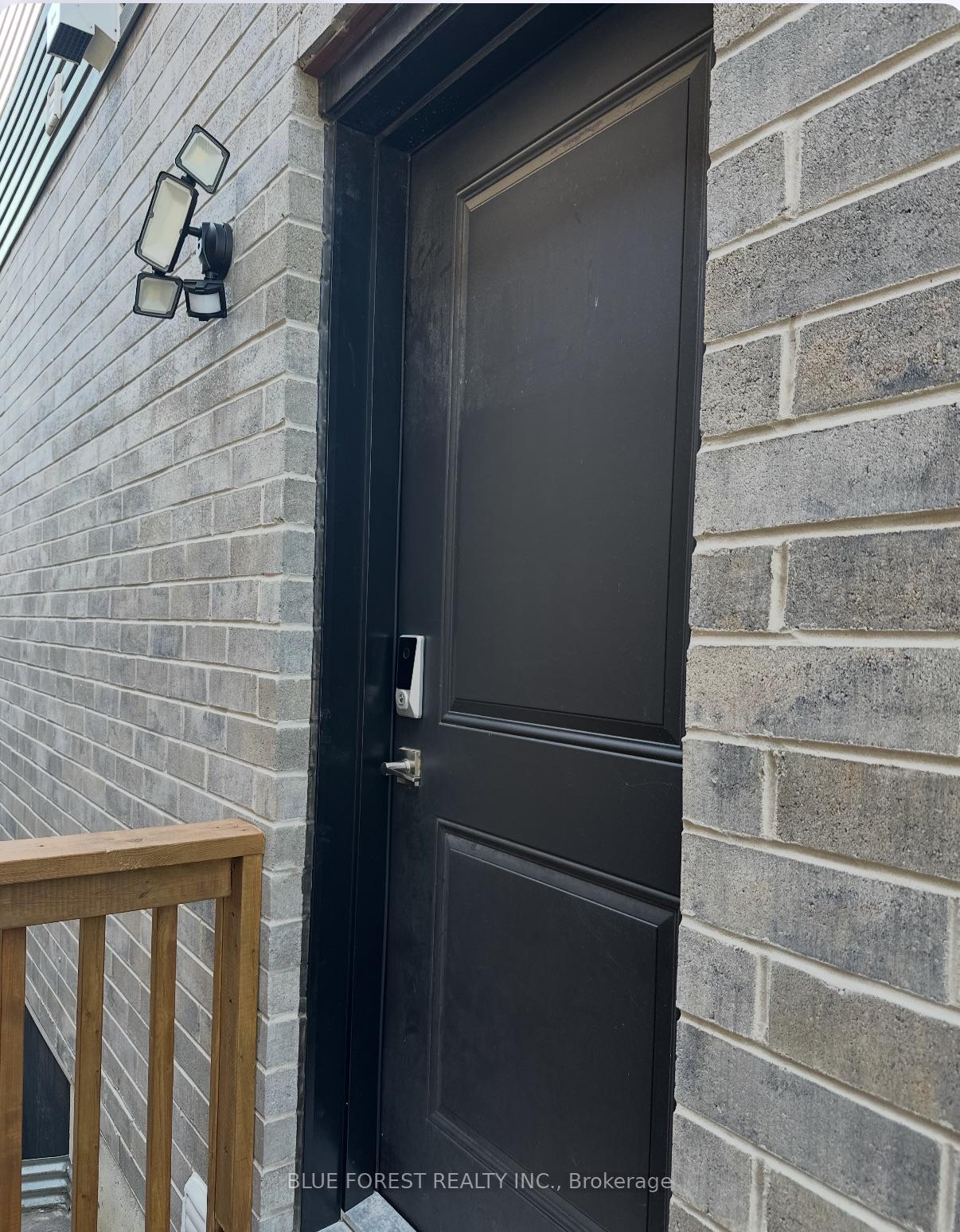 Photo 5 of 1458 Wright Crescent, London, North S — HOMEH