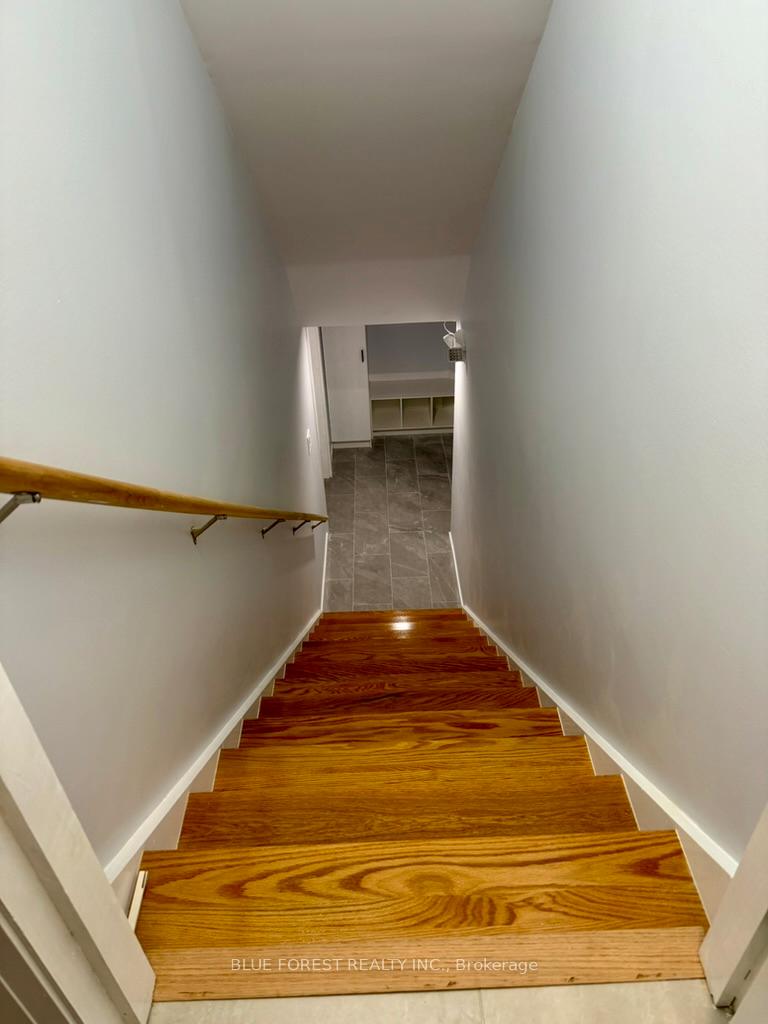 Photo 6 of 1458 Wright Crescent, London, North S — HOMEH