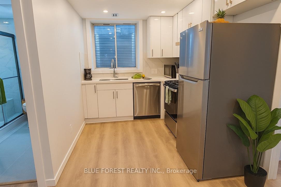 Photo 8 of 1458 Wright Crescent, London, North S — HOMEH