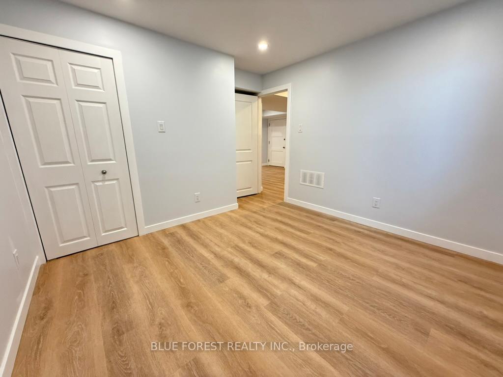 Photo 11 of 1458 Wright Crescent, London, North S — HOMEH