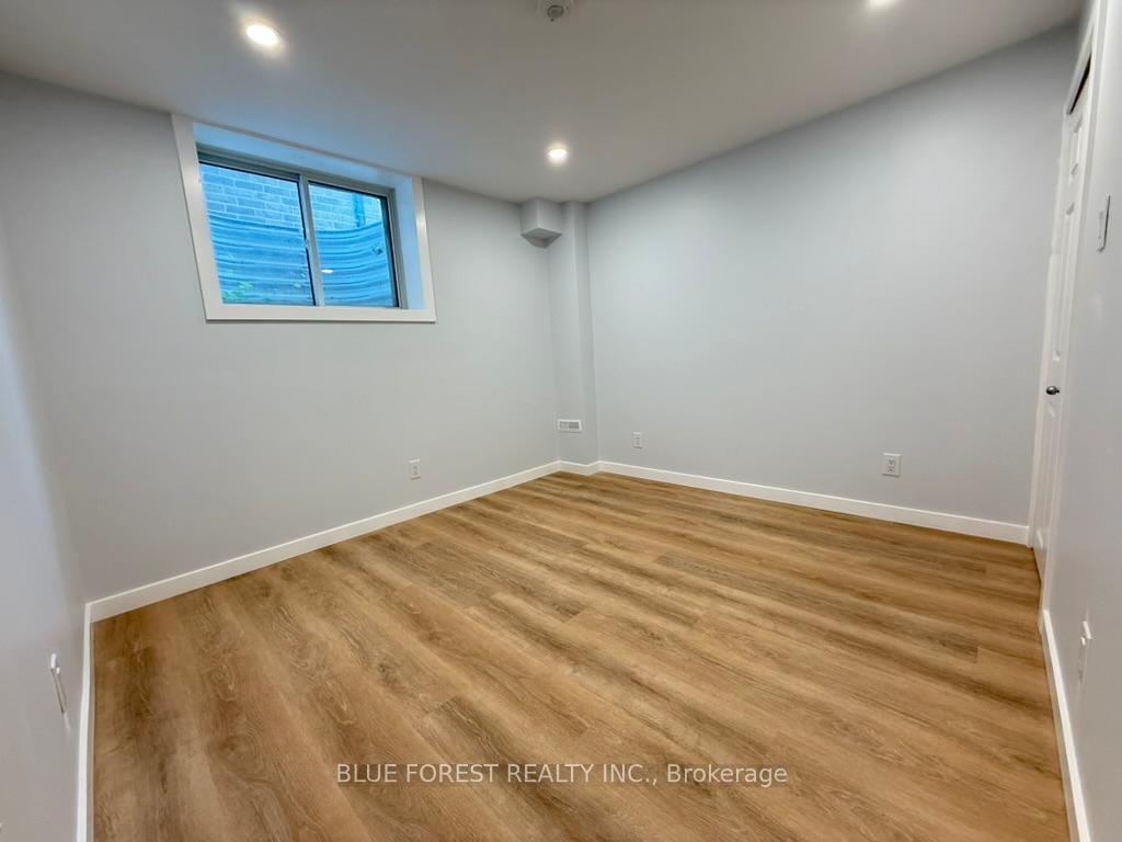 Photo 21 of 1458 Wright Crescent, London, North S — HOMEH