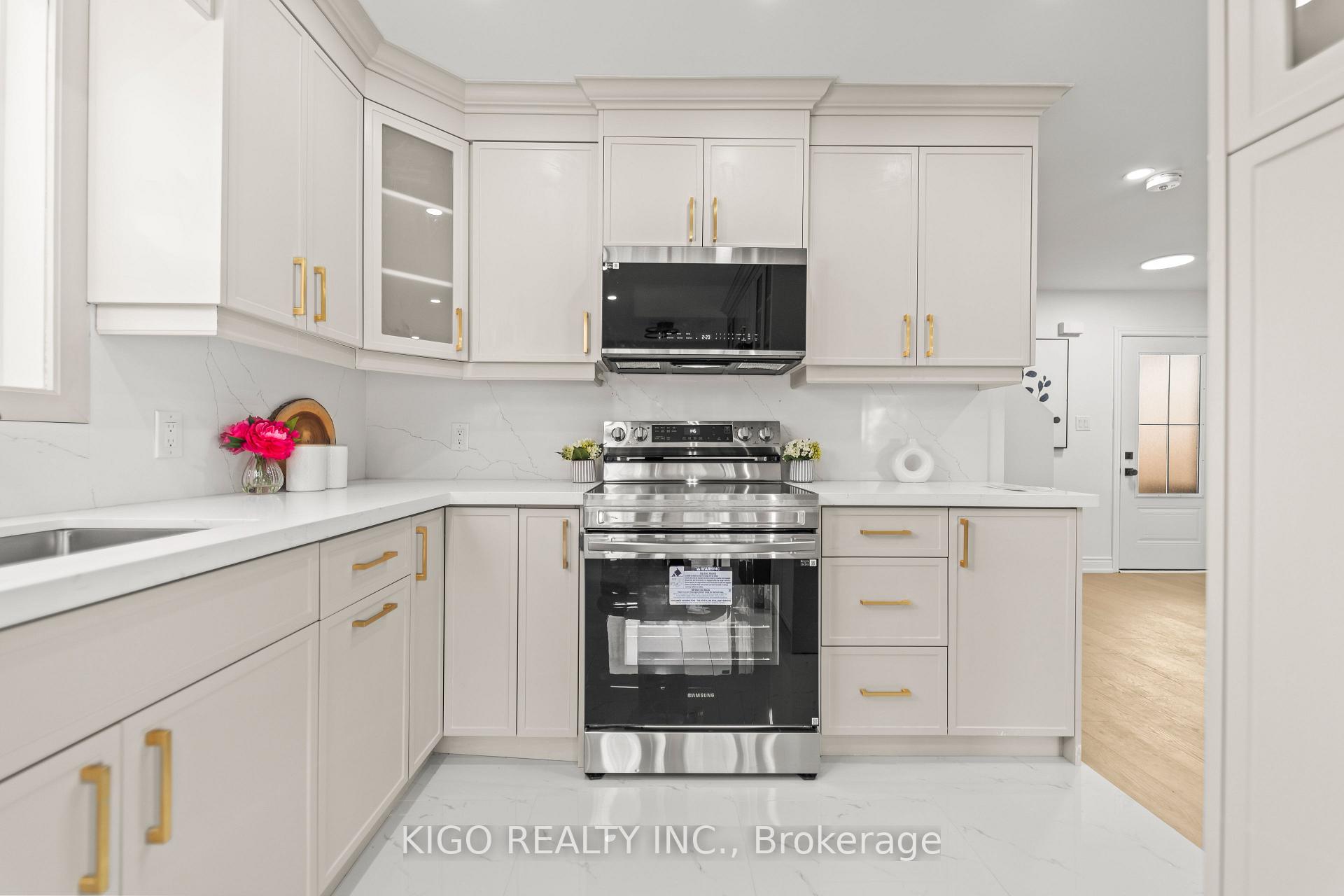 Photo 7 of 25 Bush Clover Crescent, Kitchener, Laurentian Hills — HOMEH