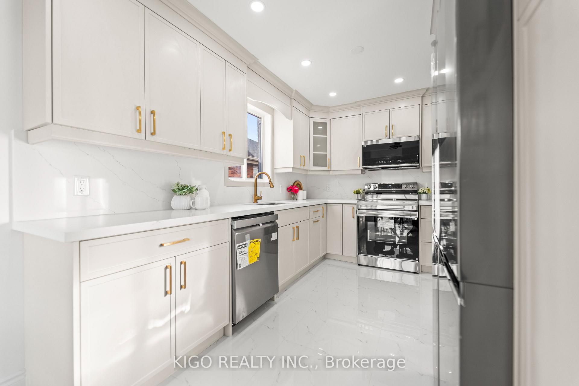 Photo 8 of 25 Bush Clover Crescent, Kitchener, Laurentian Hills — HOMEH