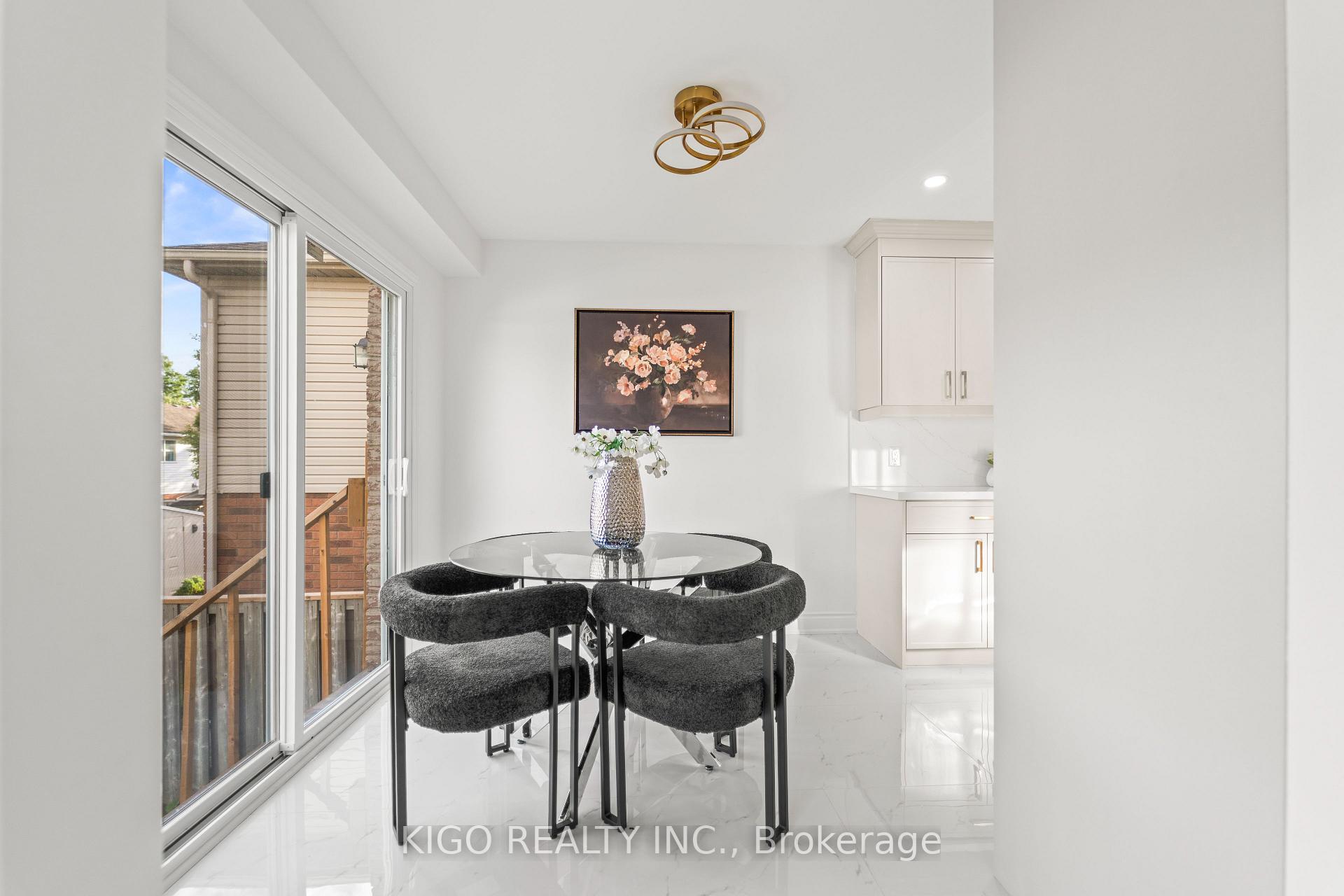 Photo 9 of 25 Bush Clover Crescent, Kitchener, Laurentian Hills — HOMEH