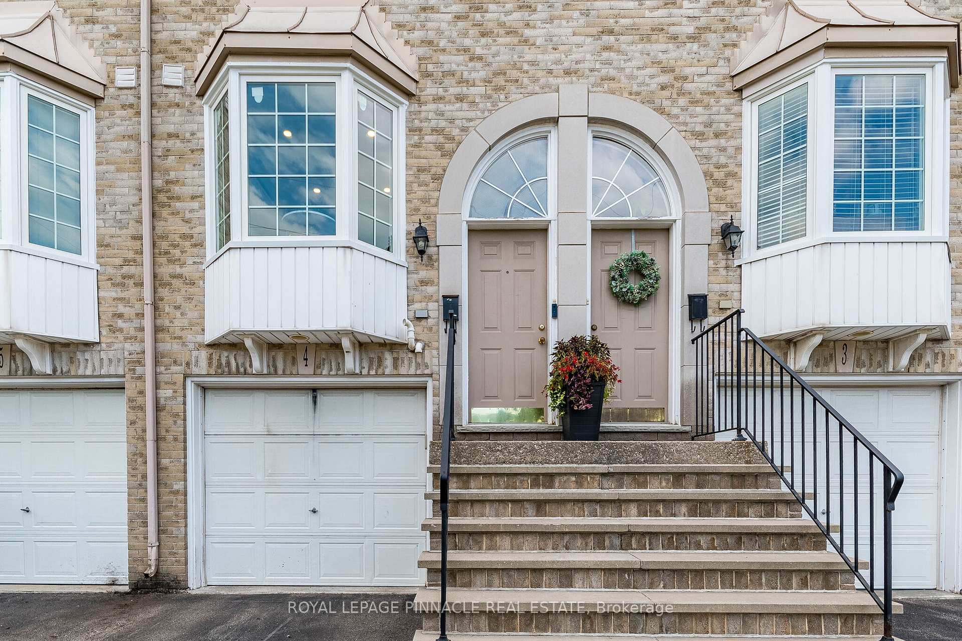 Photo 8 of Unit 4, 3480 Upper Middle Road, Burlington, Palmer — HOMEH