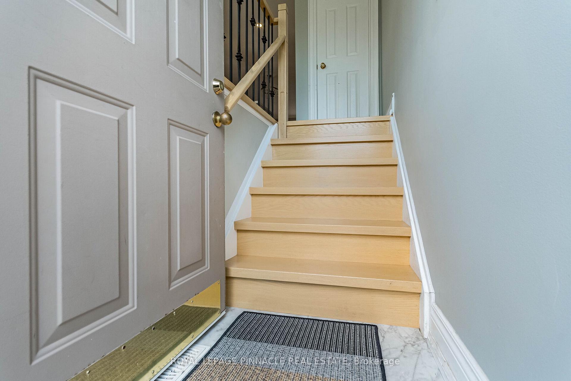 Photo 9 of Unit 4, 3480 Upper Middle Road, Burlington, Palmer — HOMEH