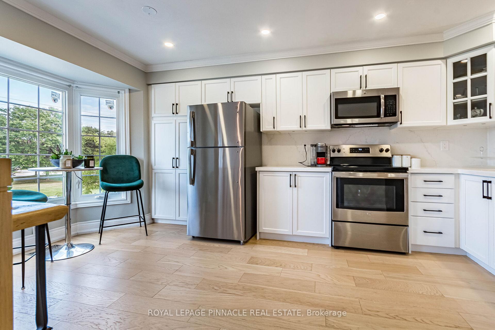 Photo 11 of Unit 4, 3480 Upper Middle Road, Burlington, Palmer — HOMEH