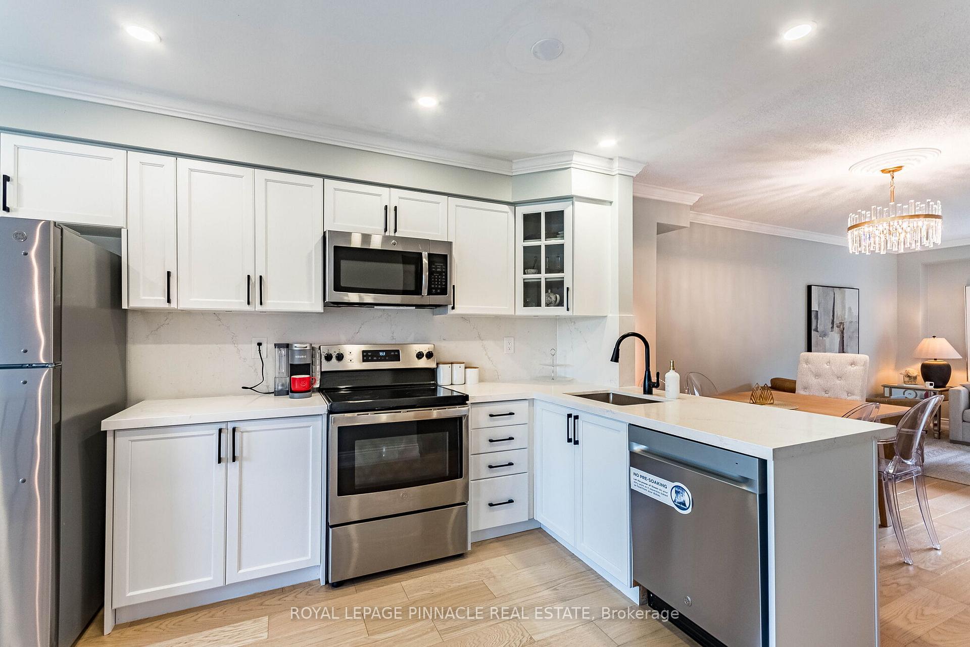 Photo 12 of Unit 4, 3480 Upper Middle Road, Burlington, Palmer — HOMEH