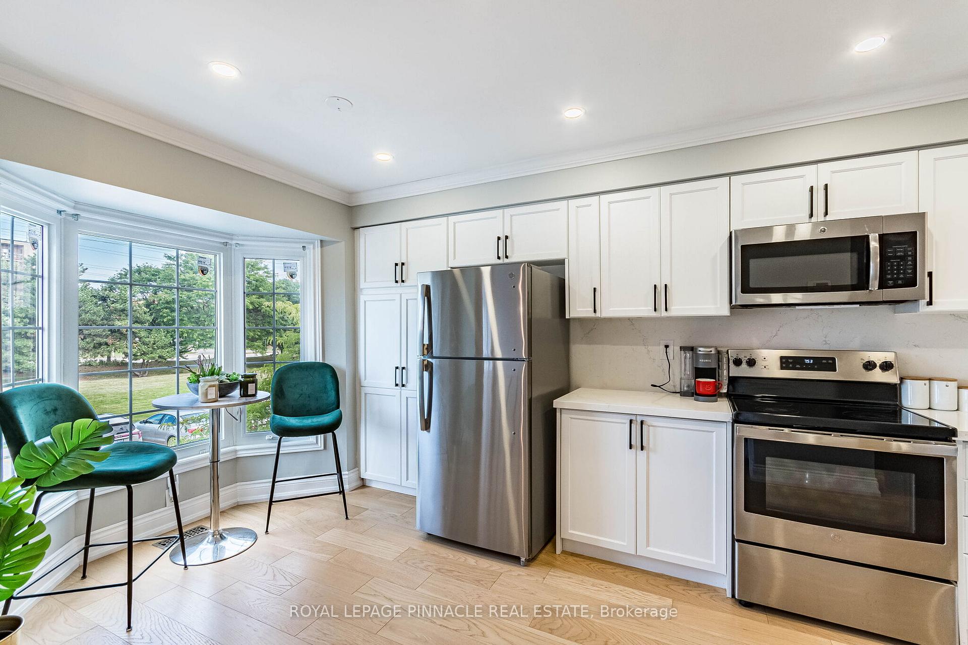 Photo 13 of Unit 4, 3480 Upper Middle Road, Burlington, Palmer — HOMEH
