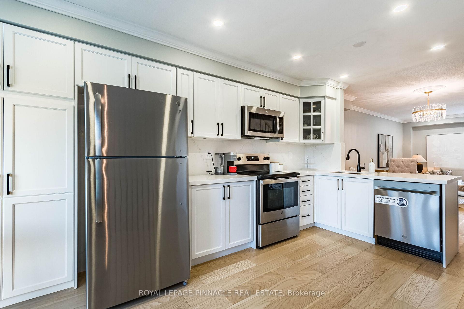 Photo 14 of Unit 4, 3480 Upper Middle Road, Burlington, Palmer — HOMEH