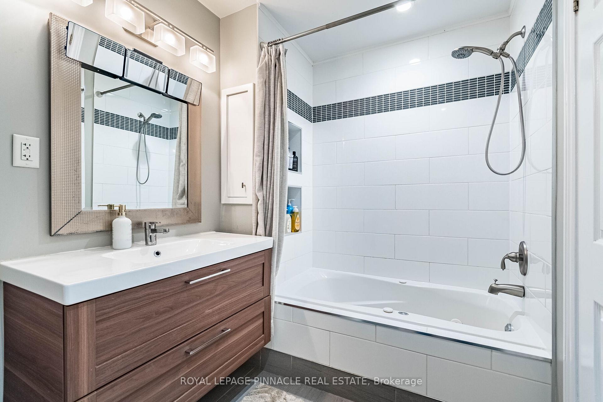 Photo 31 of Unit 4, 3480 Upper Middle Road, Burlington, Palmer — HOMEH