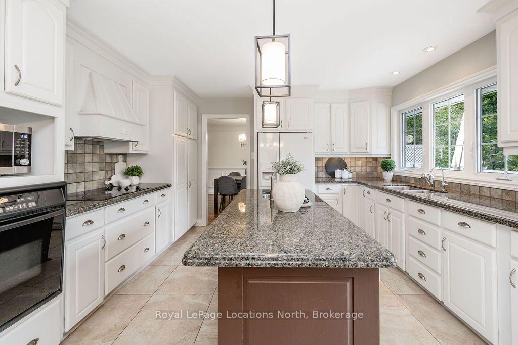 Photo 10 of 2 Mills Circle, Springwater, Midhurst — HOMEH