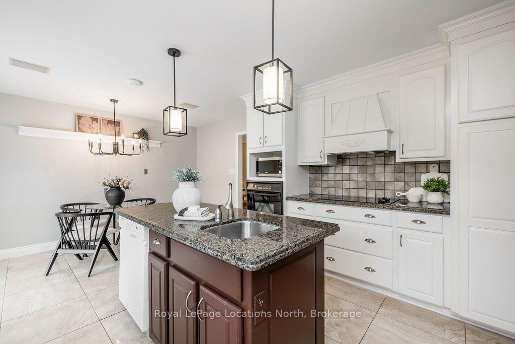 Photo 12 of 2 Mills Circle, Springwater, Midhurst — HOMEH
