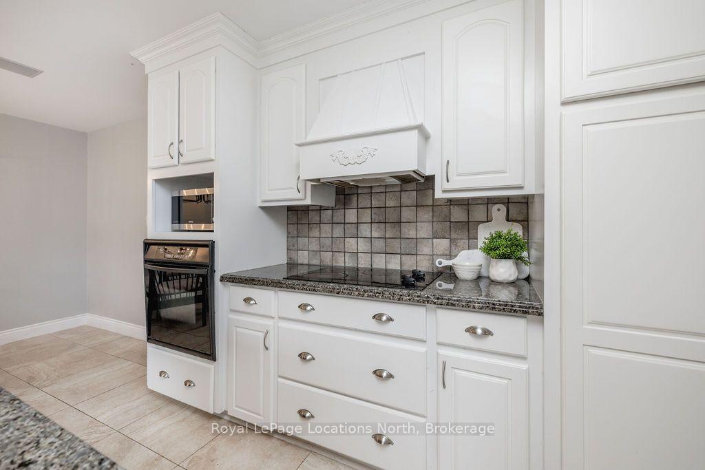 Photo 13 of 2 Mills Circle, Springwater, Midhurst — HOMEH