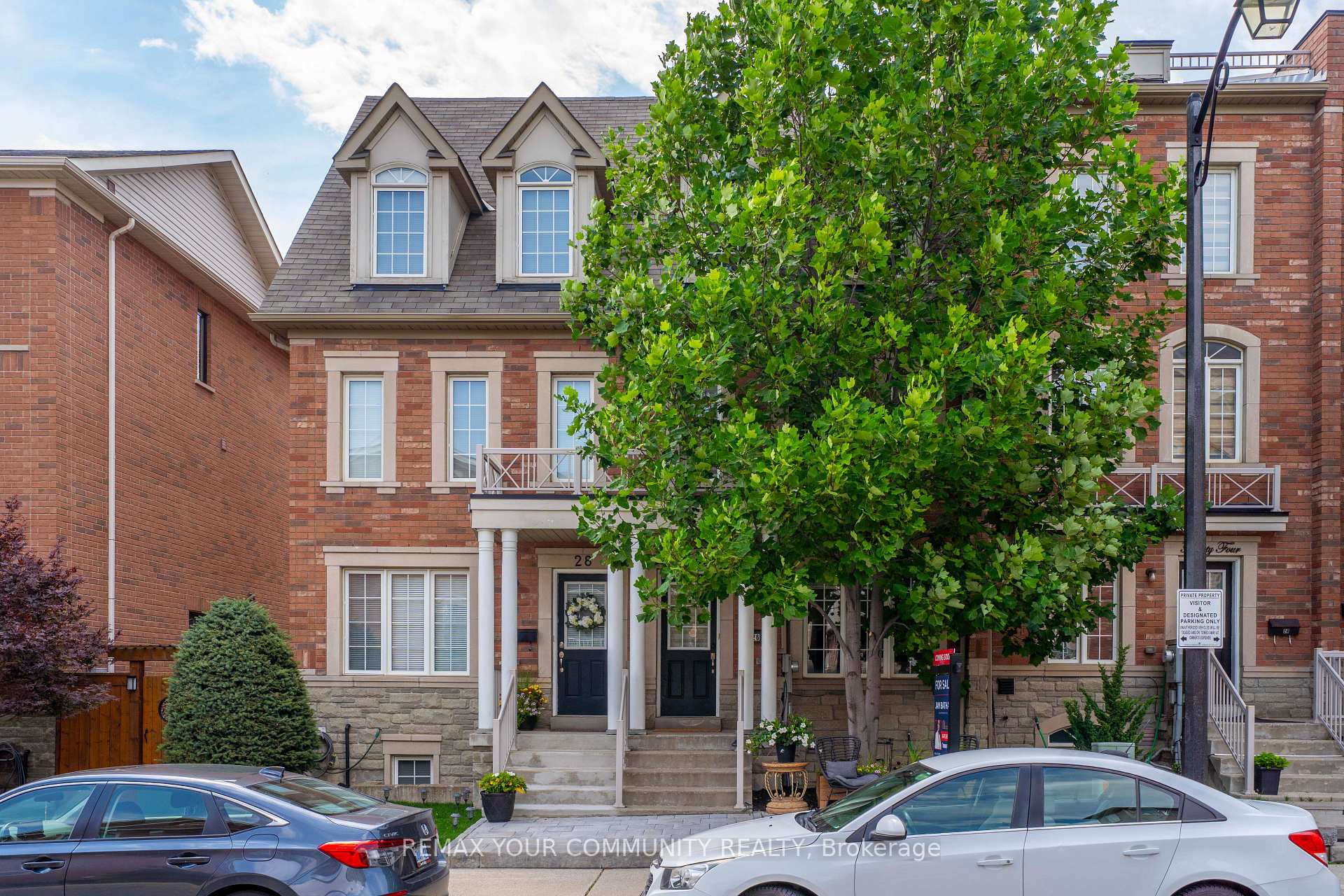 Photo 4 of 26 Ted Wray Circle, North York, Downsview-Roding-CFB — HOMEH