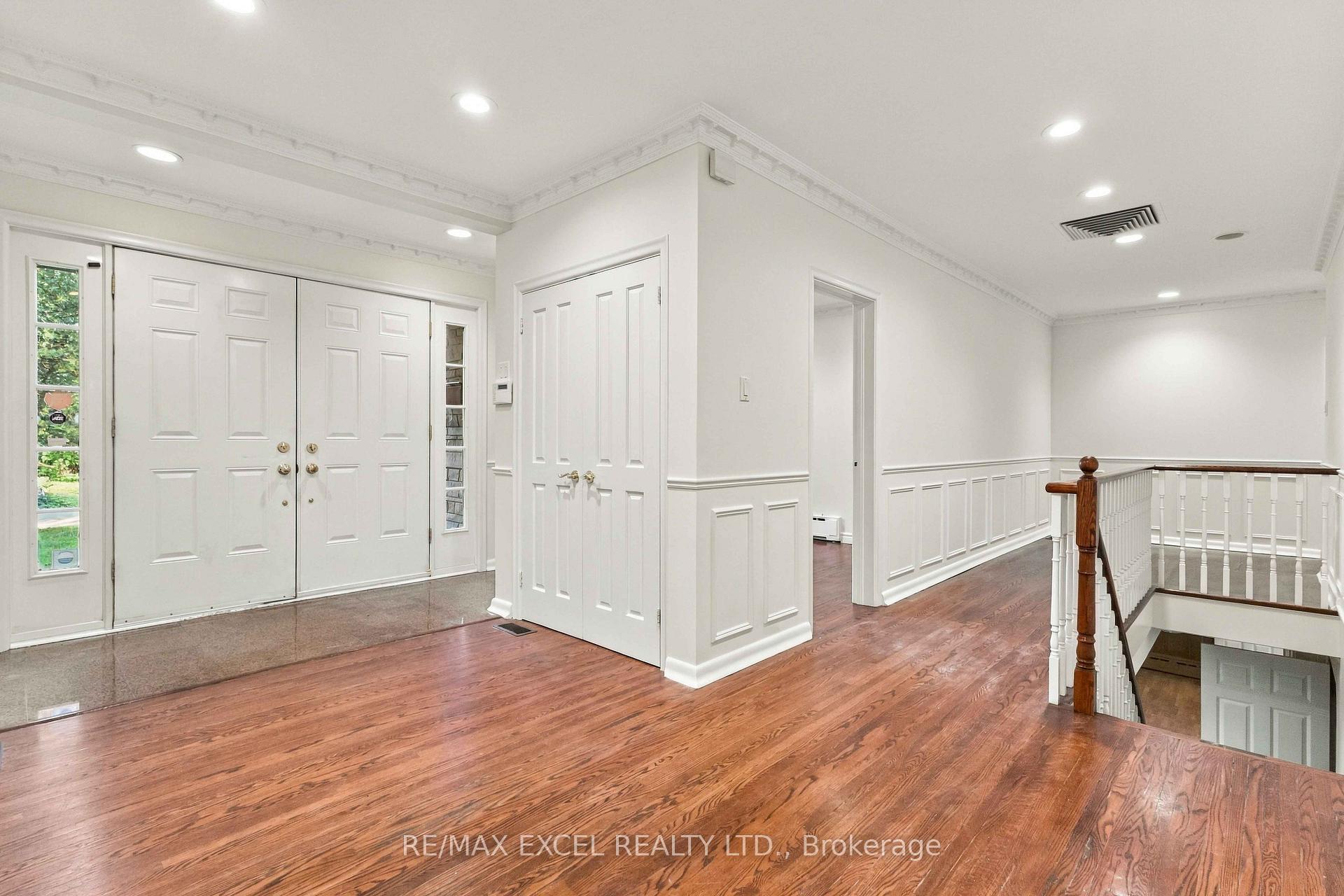 Photo 4 of 20 Oxbow Road, North York, Banbury-Don Mills — HOMEH
