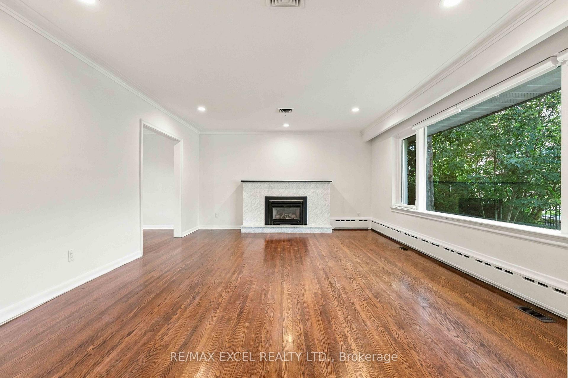 Photo 5 of 20 Oxbow Road, North York, Banbury-Don Mills — HOMEH