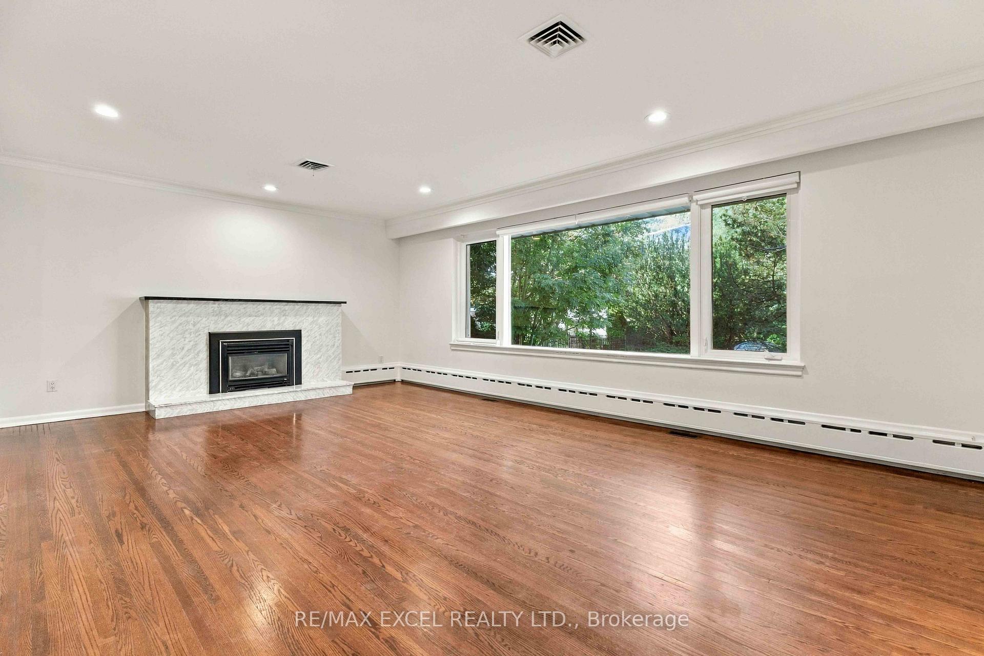 Photo 6 of 20 Oxbow Road, North York, Banbury-Don Mills — HOMEH