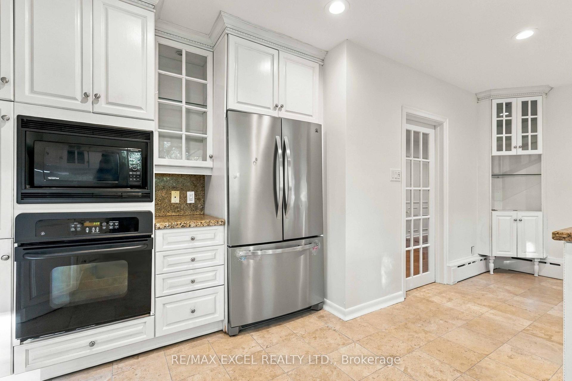 Photo 11 of 20 Oxbow Road, North York, Banbury-Don Mills — HOMEH