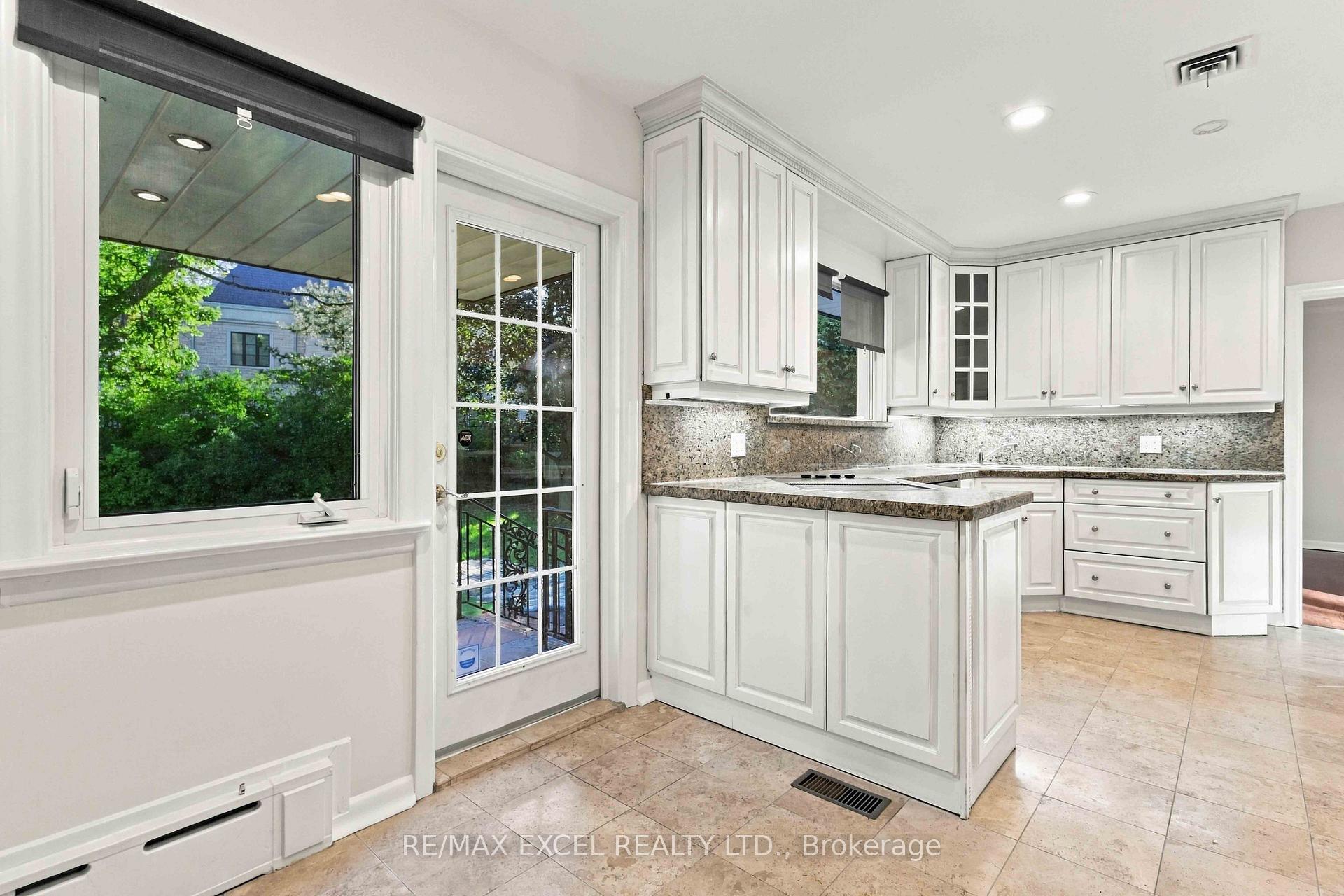 Photo 14 of 20 Oxbow Road, North York, Banbury-Don Mills — HOMEH