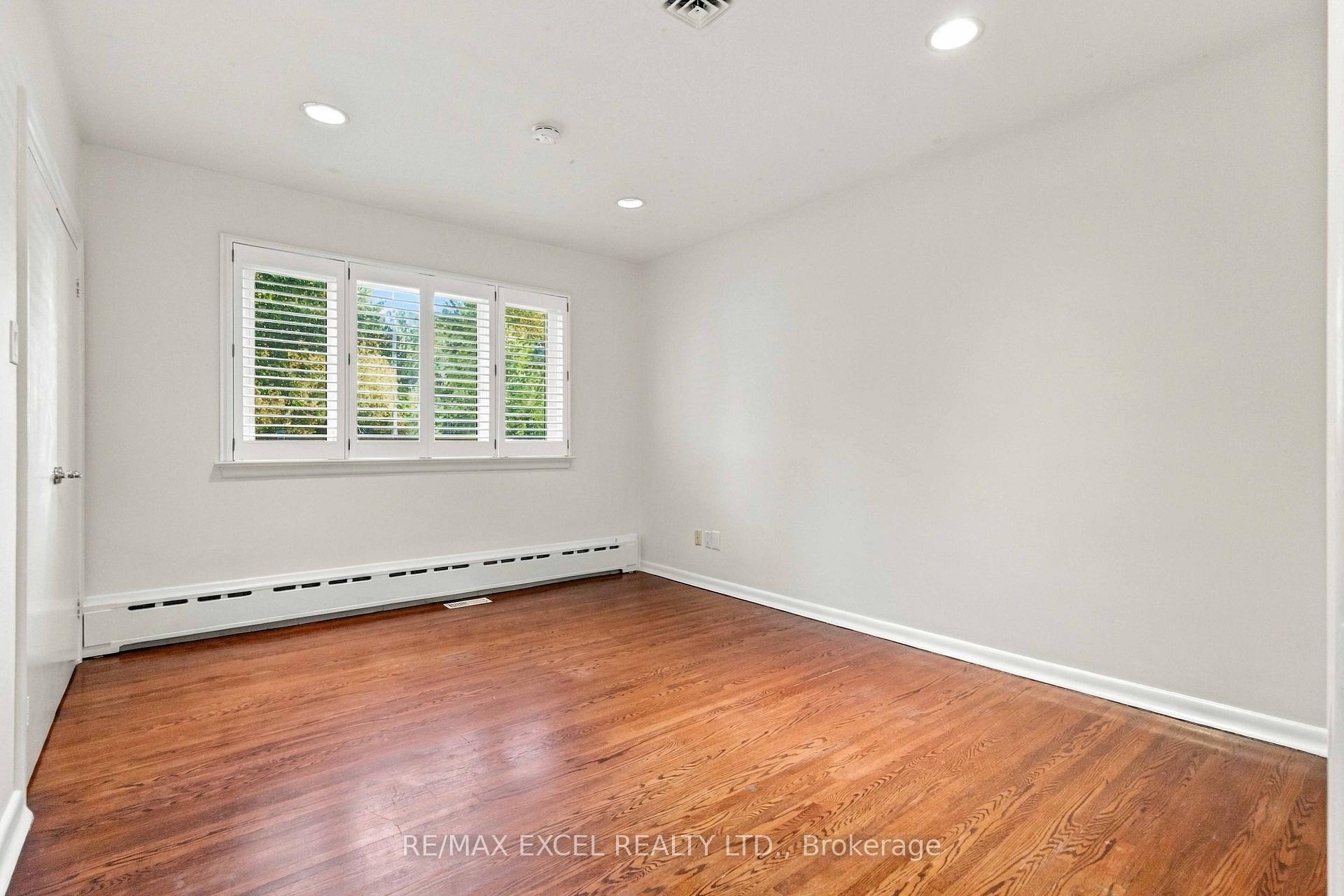 Photo 17 of 20 Oxbow Road, North York, Banbury-Don Mills — HOMEH