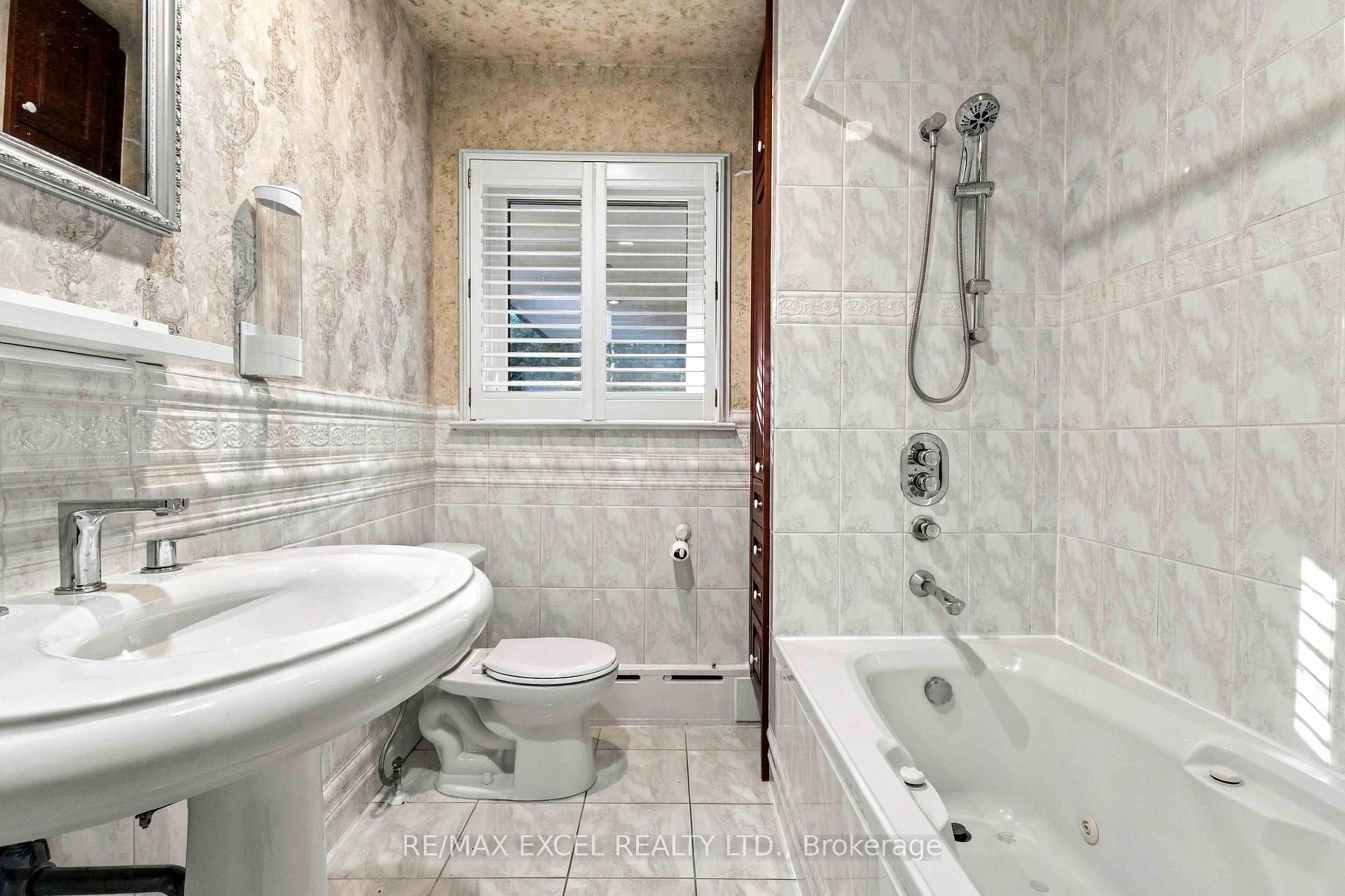 Photo 19 of 20 Oxbow Road, North York, Banbury-Don Mills — HOMEH