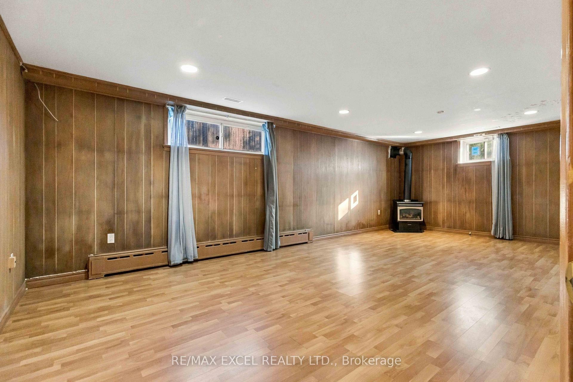 Photo 24 of 20 Oxbow Road, North York, Banbury-Don Mills — HOMEH