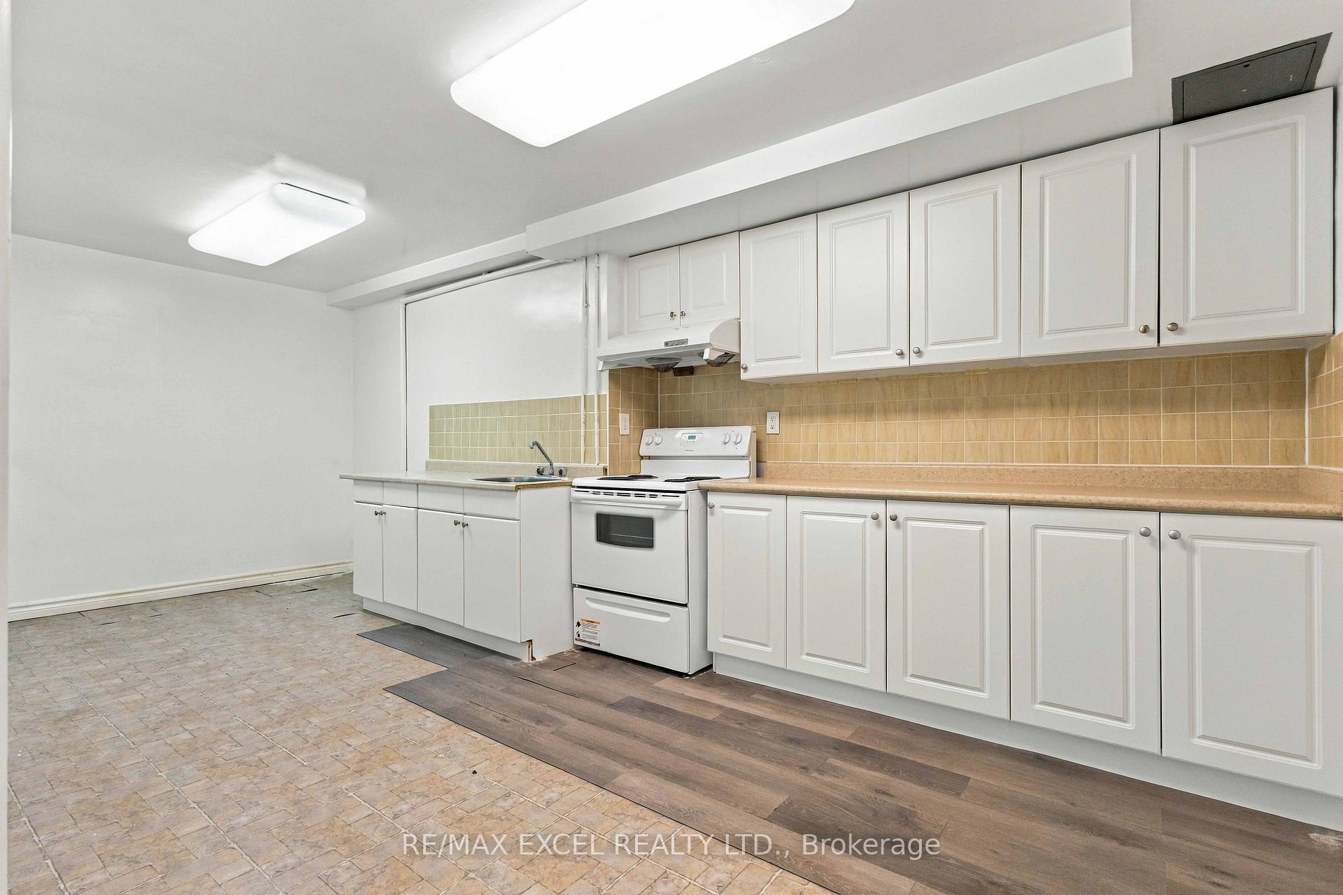 Photo 25 of 20 Oxbow Road, North York, Banbury-Don Mills — HOMEH