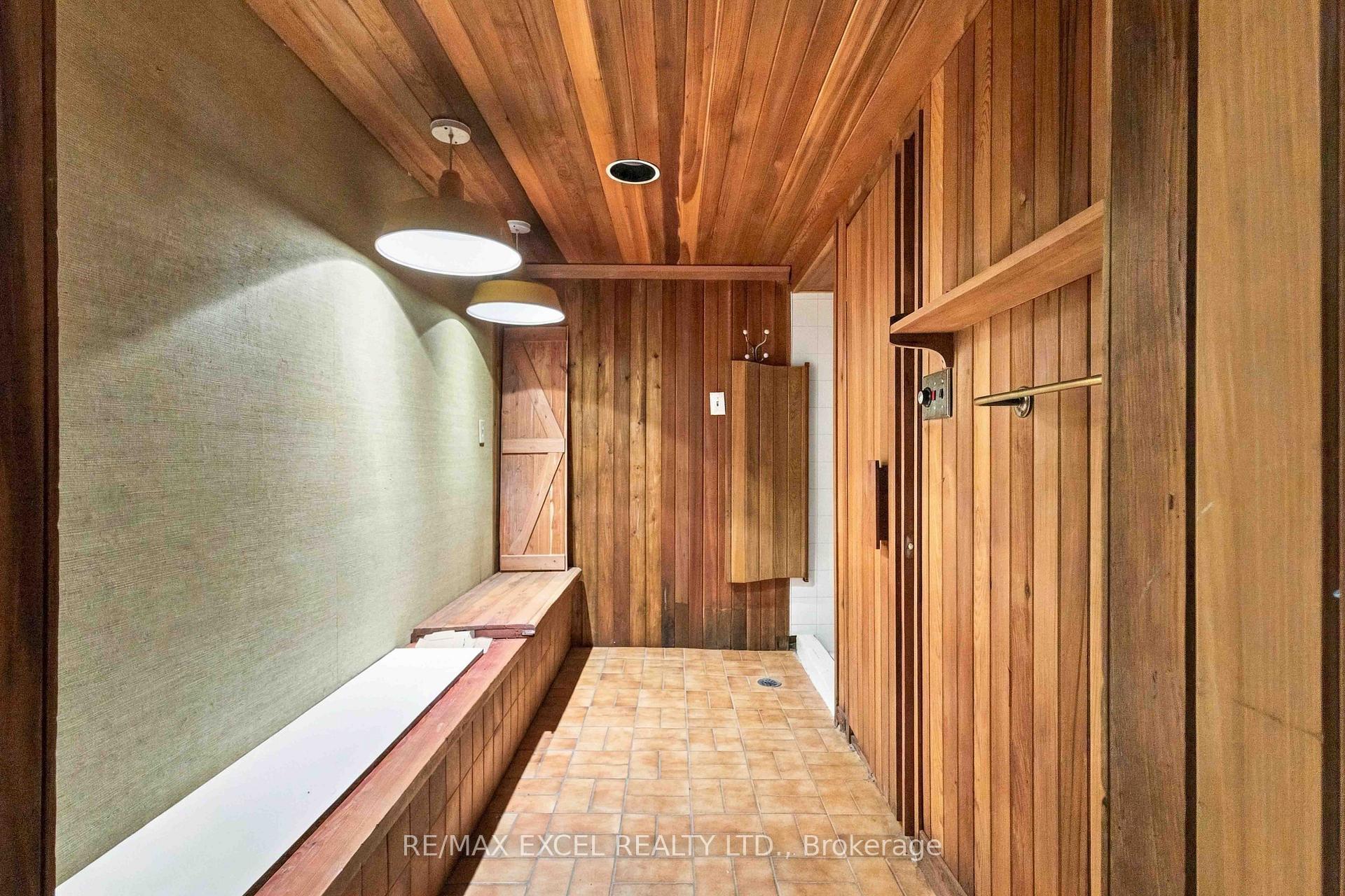 Photo 26 of 20 Oxbow Road, North York, Banbury-Don Mills — HOMEH