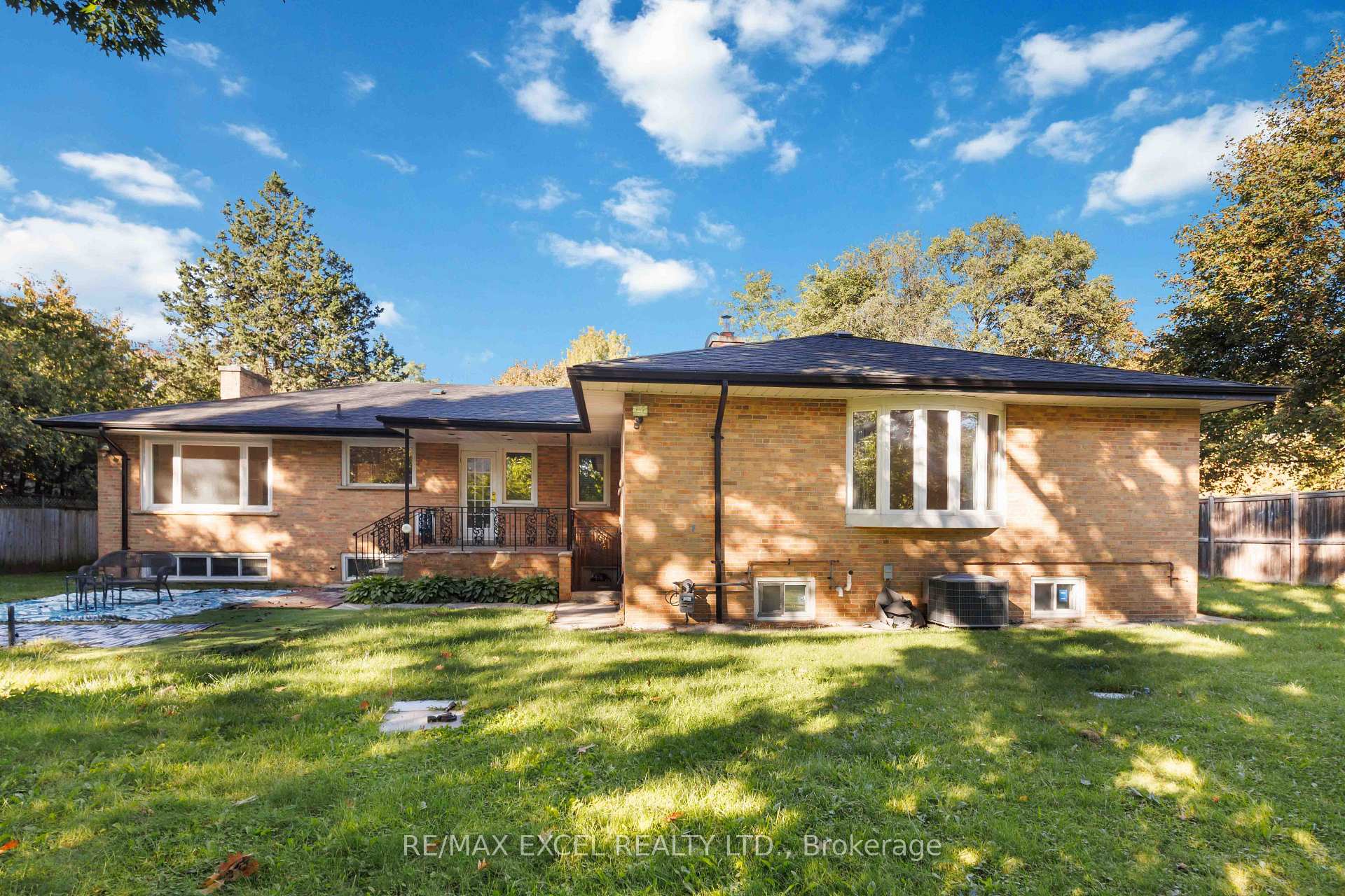 Photo 31 of 20 Oxbow Road, North York, Banbury-Don Mills — HOMEH