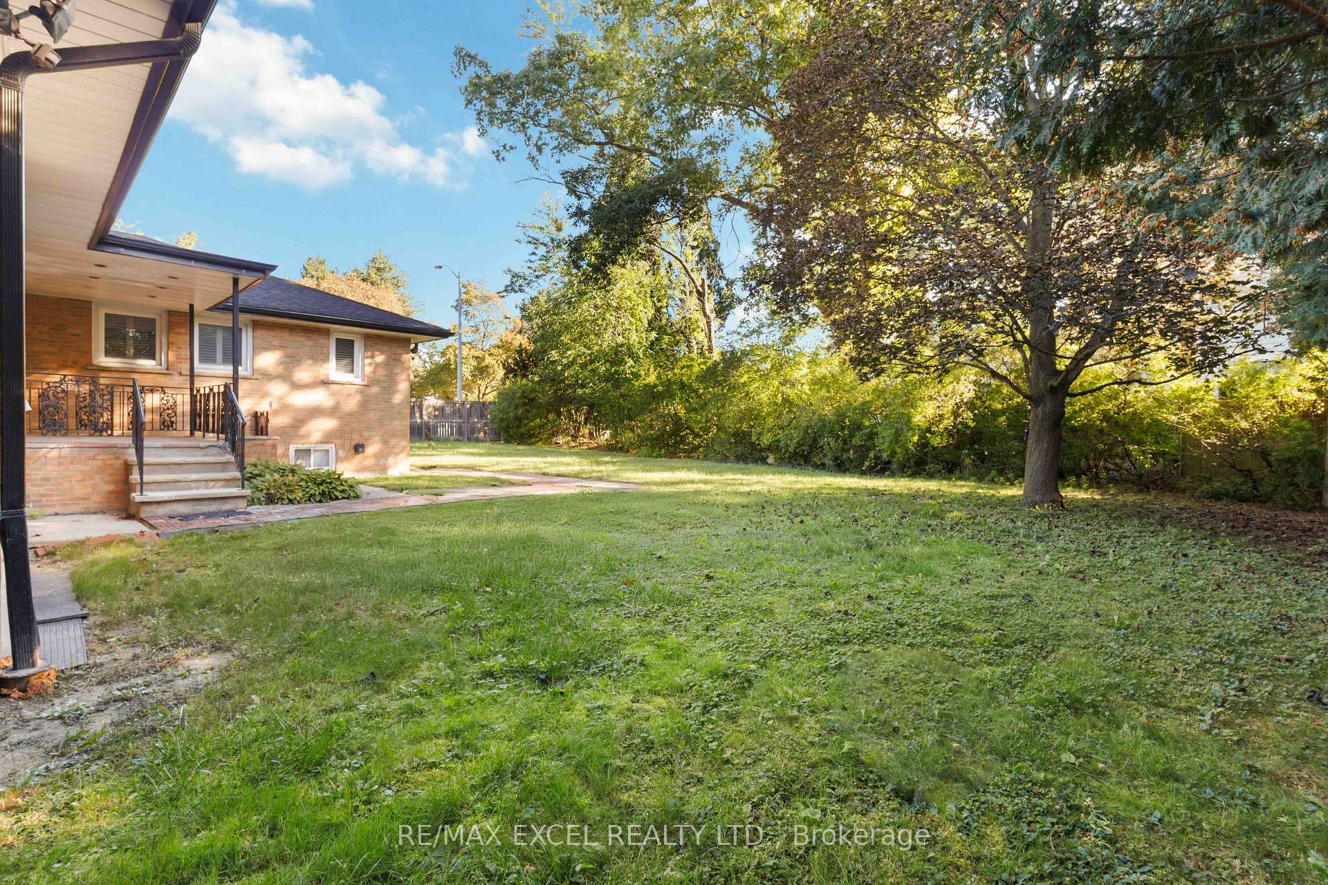 Photo 30 of 20 Oxbow Road, North York, Banbury-Don Mills — HOMEH