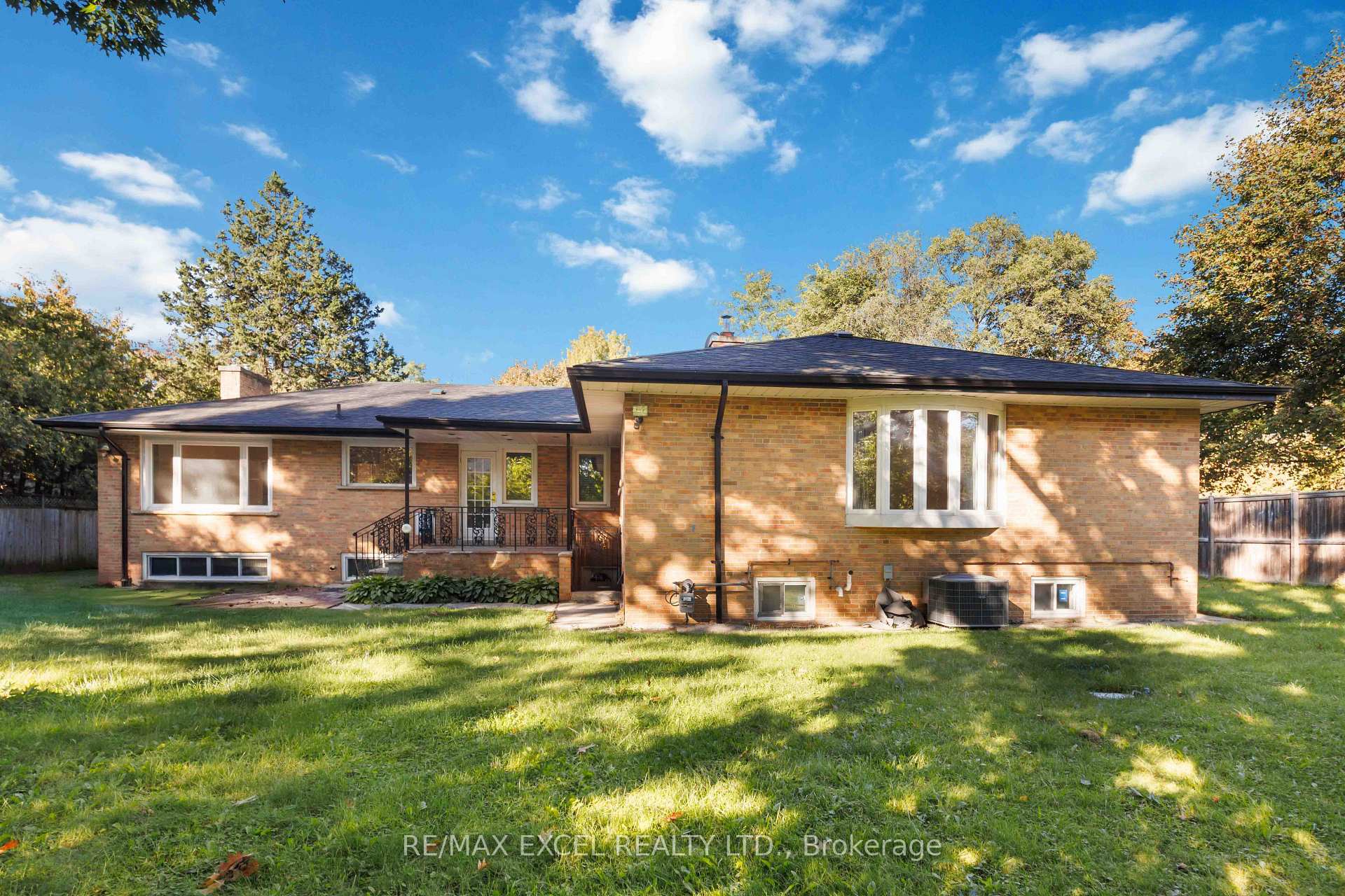 Photo 32 of 20 Oxbow Road, North York, Banbury-Don Mills — HOMEH