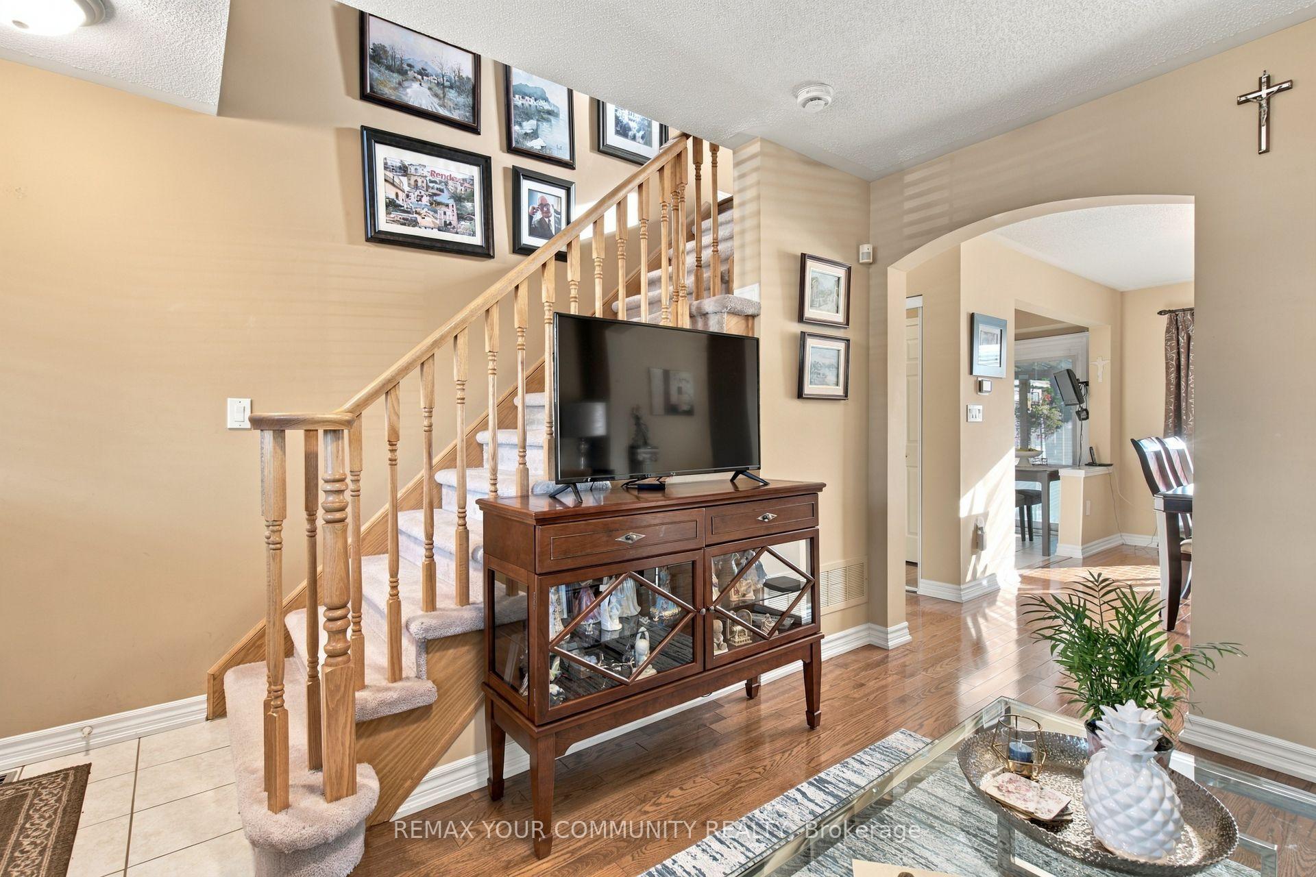 Photo 7 of 1632 Samuelson Circle, Mississauga, Meadowvale Village — HOMEH