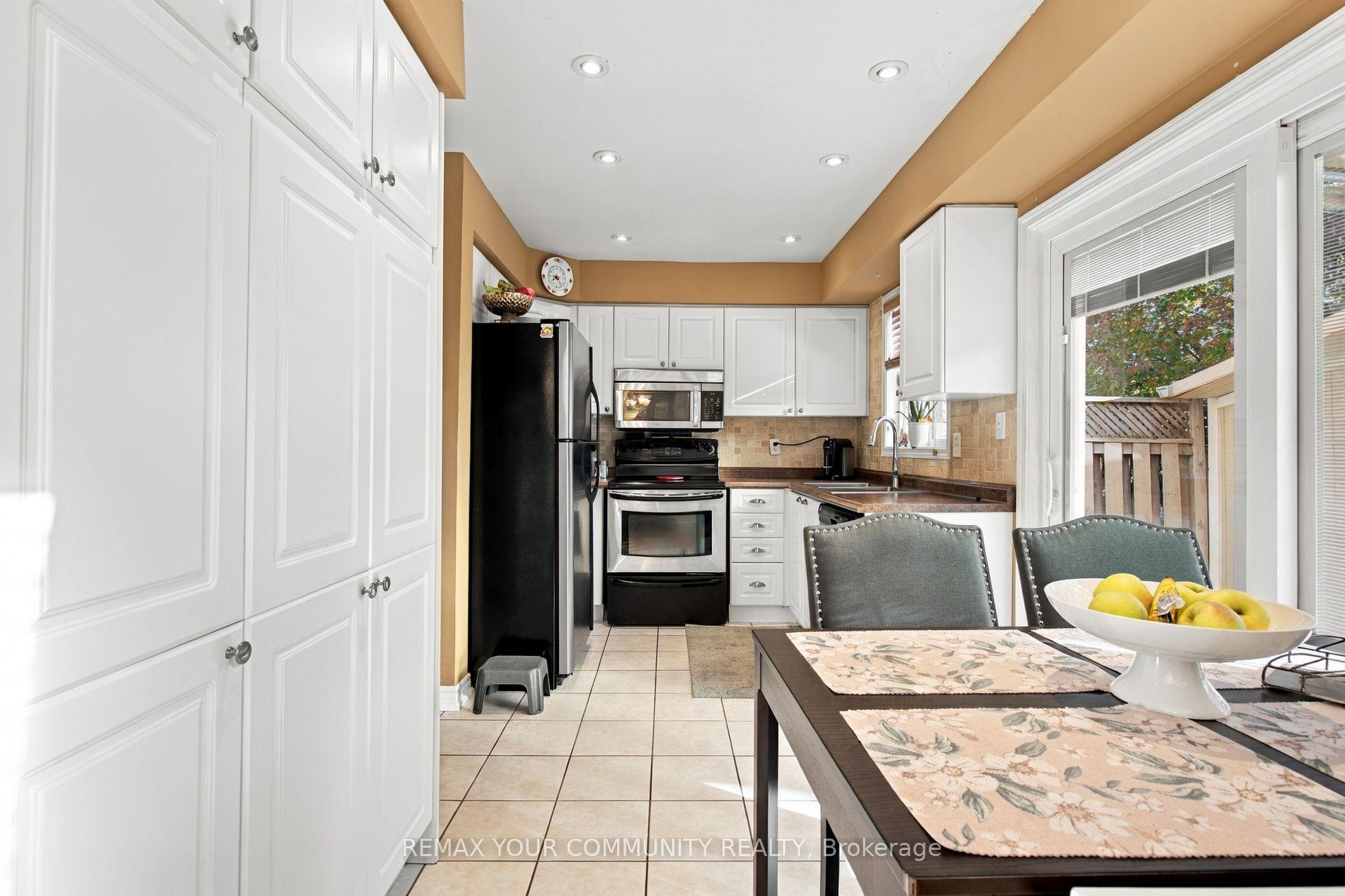 Photo 11 of 1632 Samuelson Circle, Mississauga, Meadowvale Village — HOMEH