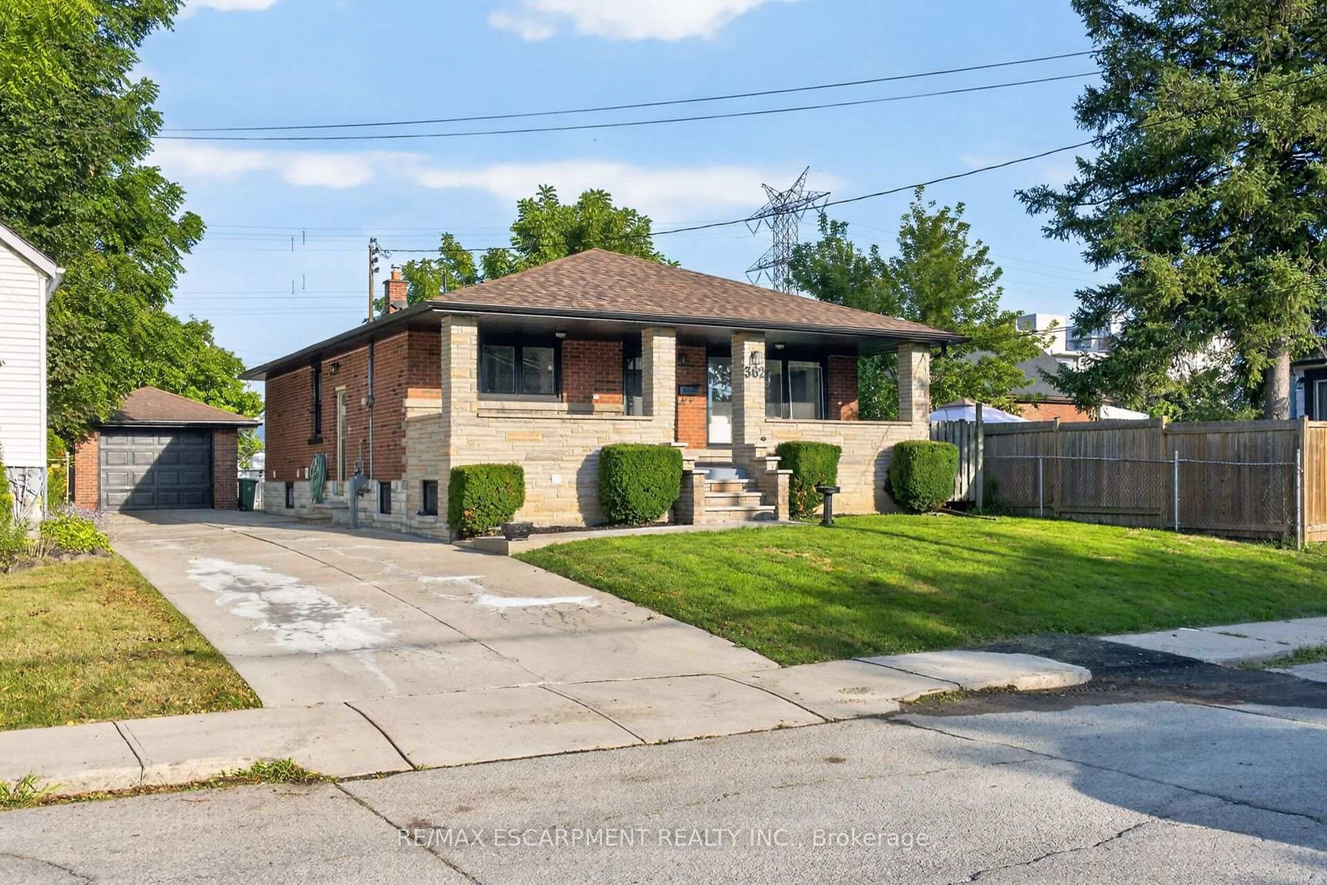 Photo 3 of 362 Rosseau Road, Hamilton, Rosedale — HOMEH