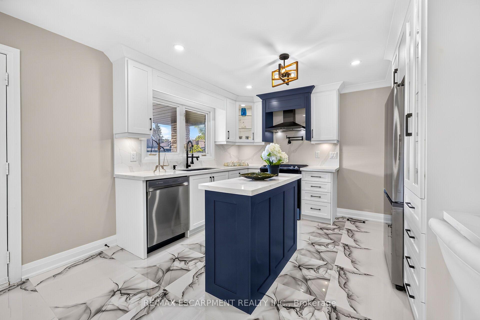 Photo 5 of 362 Rosseau Road, Hamilton, Rosedale — HOMEH