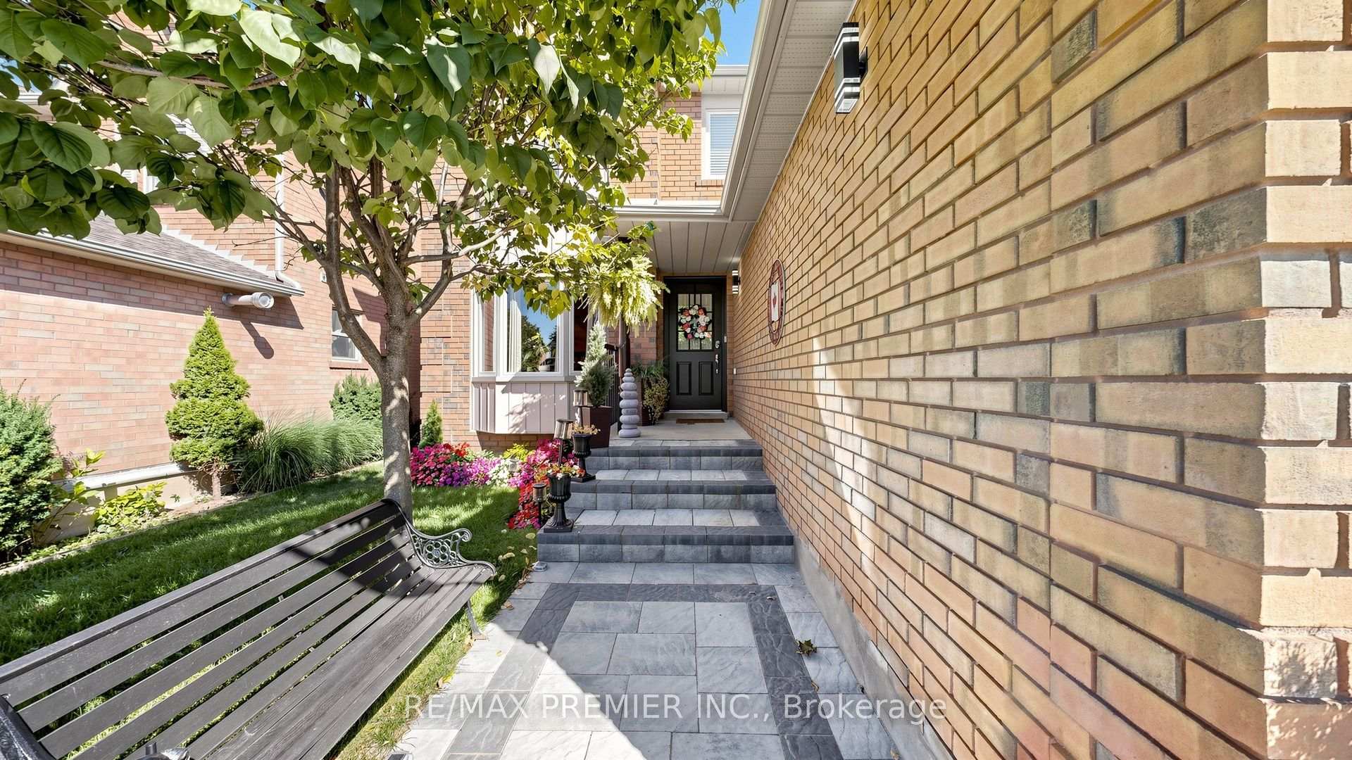 Photo 5 of 97 Golden Meadow Road, Barrie, Bayshore — HOMEH