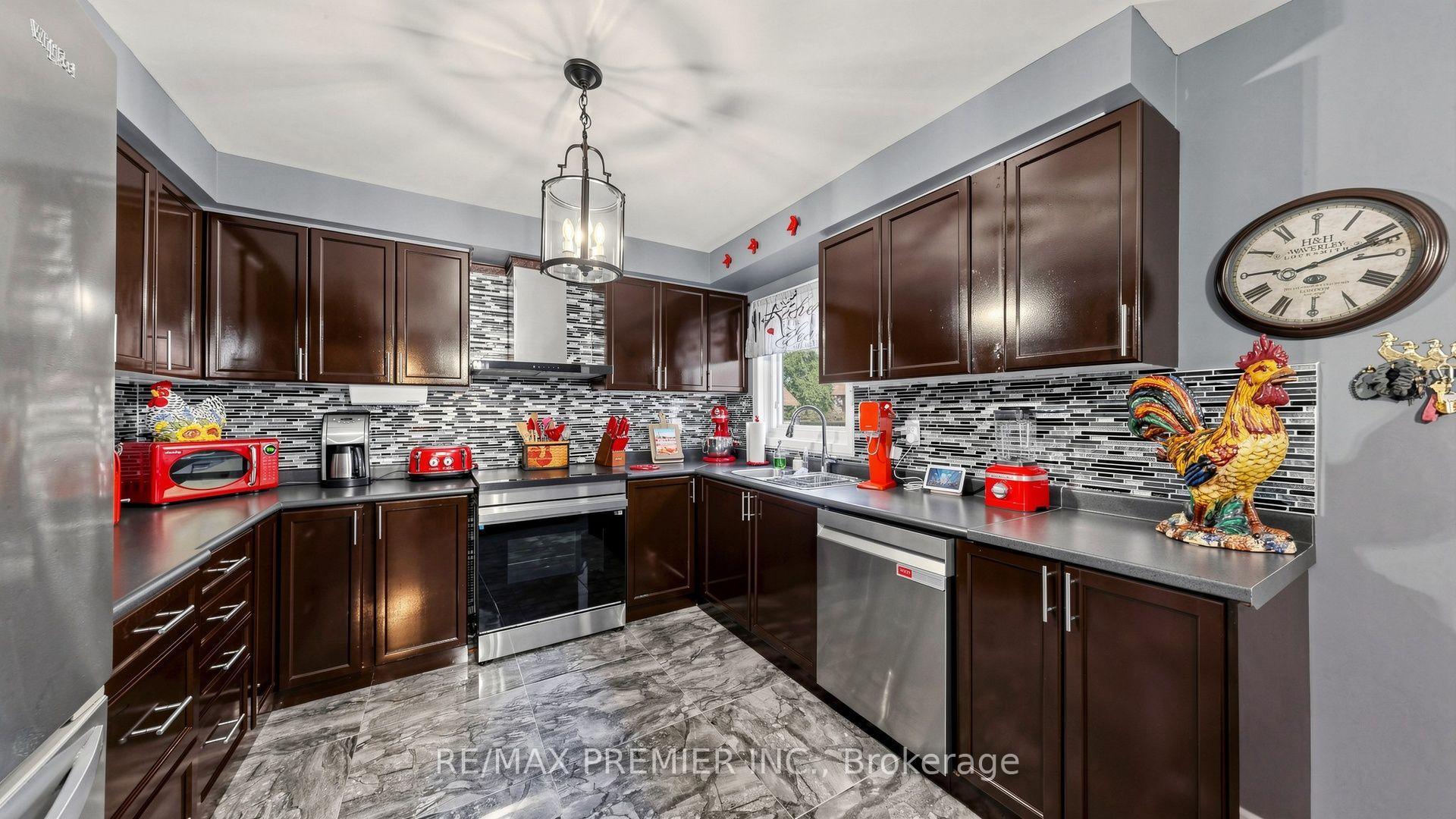 Photo 18 of 97 Golden Meadow Road, Barrie, Bayshore — HOMEH