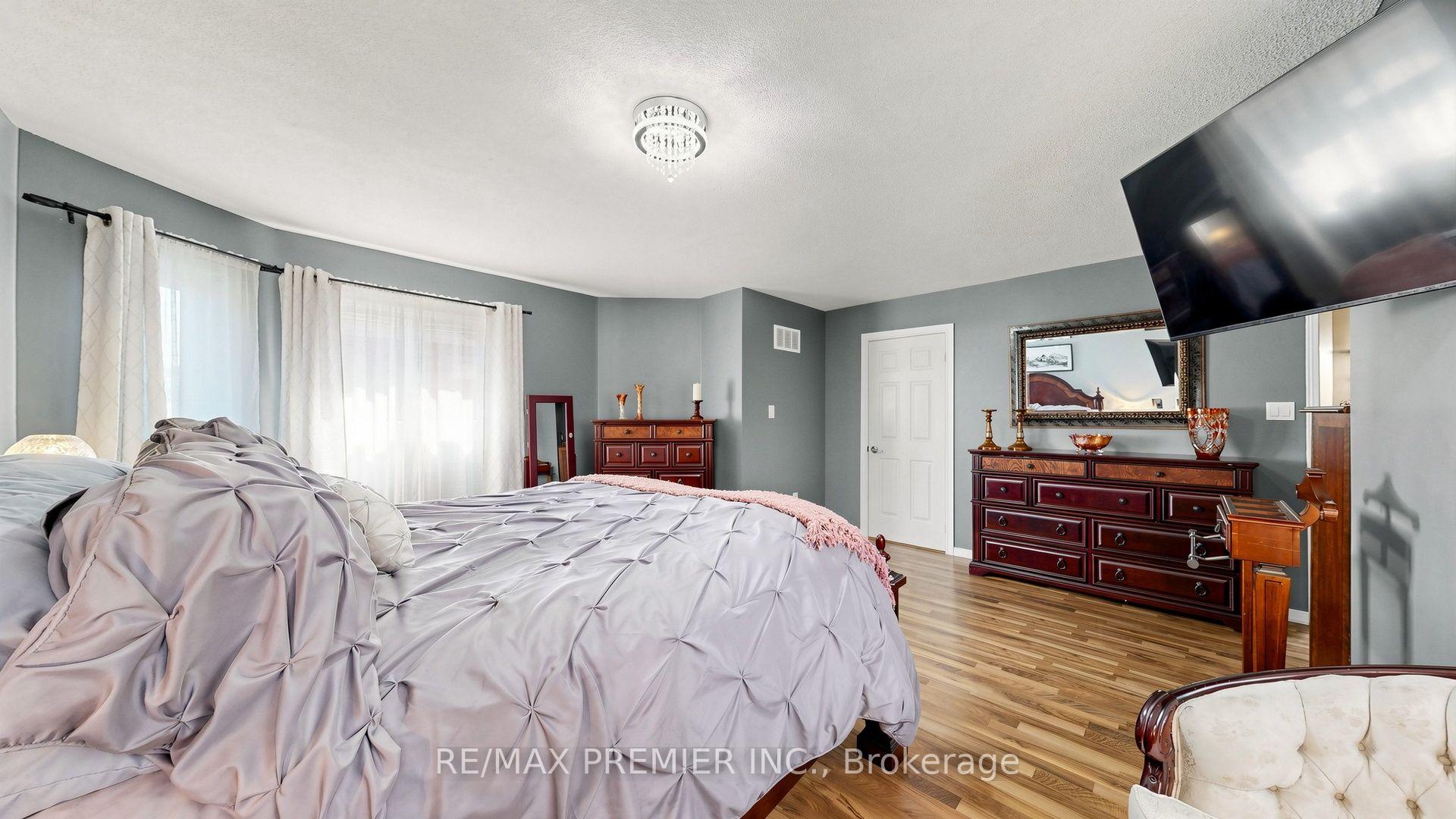 Photo 32 of 97 Golden Meadow Road, Barrie, Bayshore — HOMEH