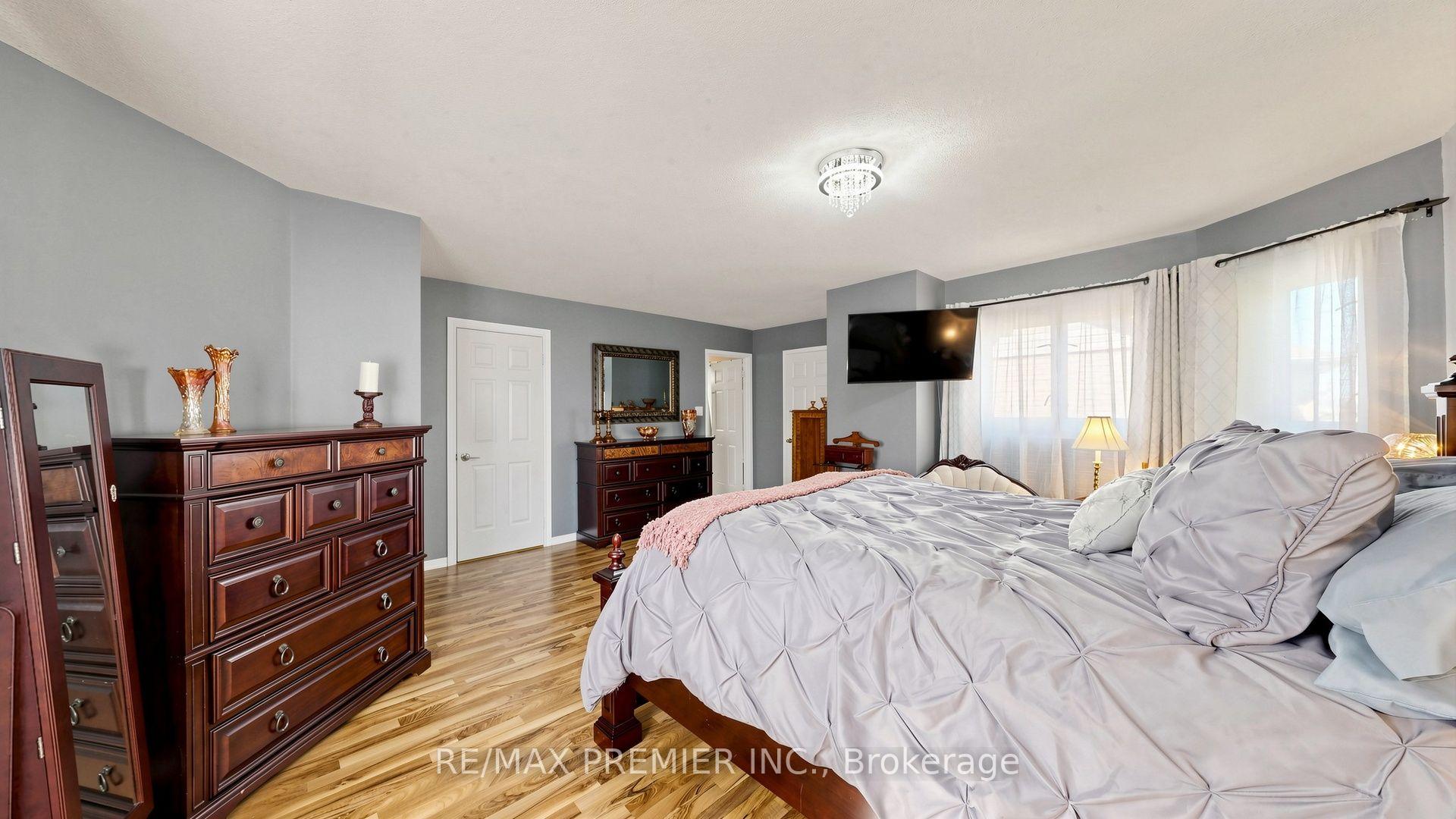 Photo 33 of 97 Golden Meadow Road, Barrie, Bayshore — HOMEH