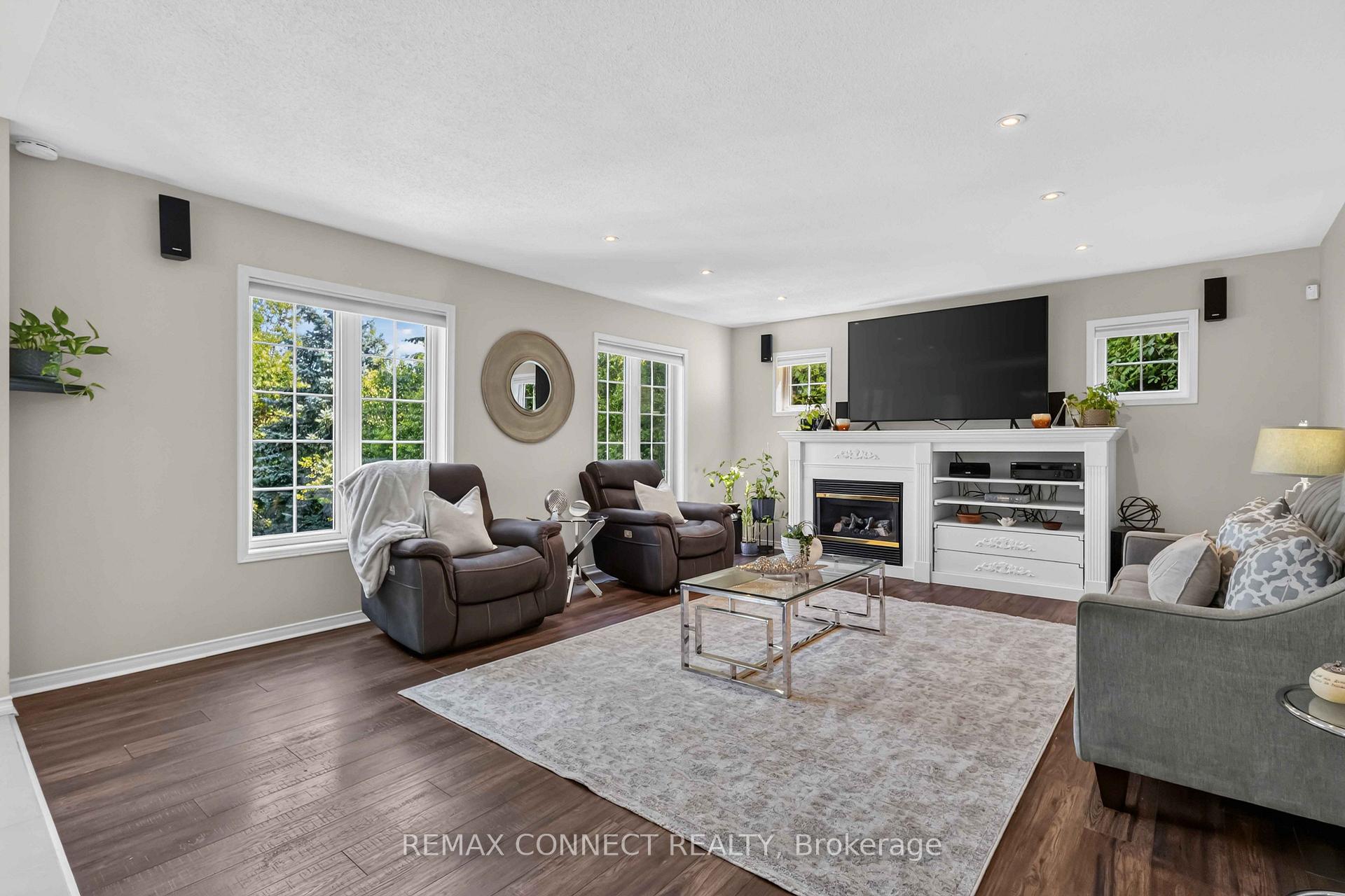 Photo 8 of 72 Warwick Avenue, Ajax, South East — HOMEH
