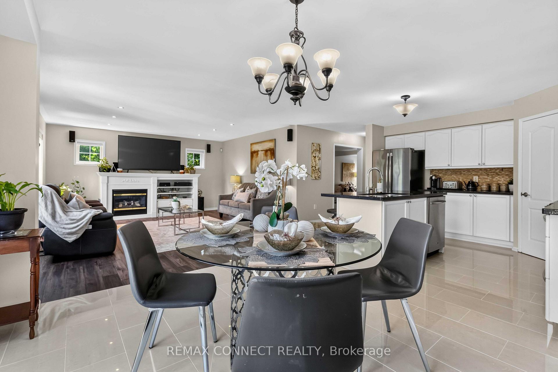 Photo 13 of 72 Warwick Avenue, Ajax, South East — HOMEH