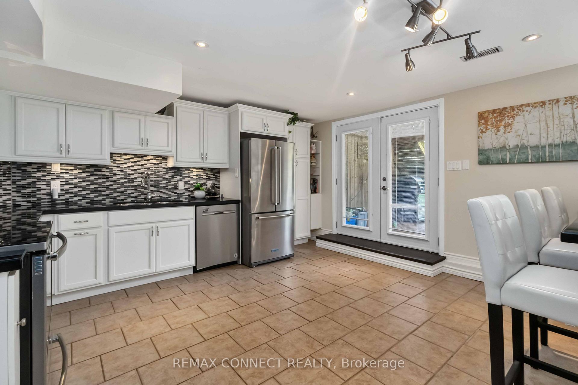 Photo 34 of 72 Warwick Avenue, Ajax, South East — HOMEH