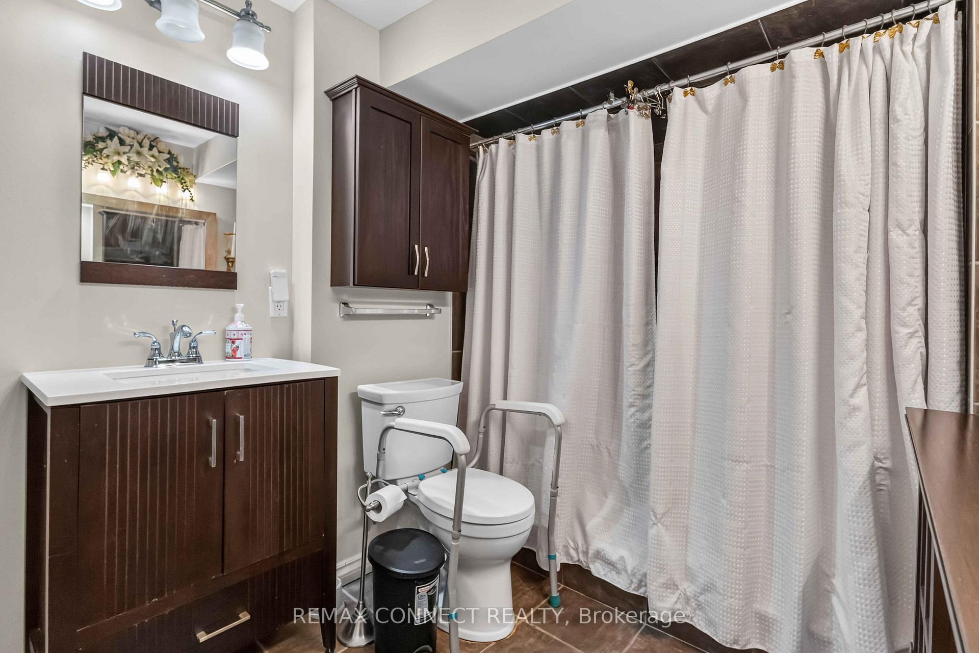 Photo 37 of 72 Warwick Avenue, Ajax, South East — HOMEH