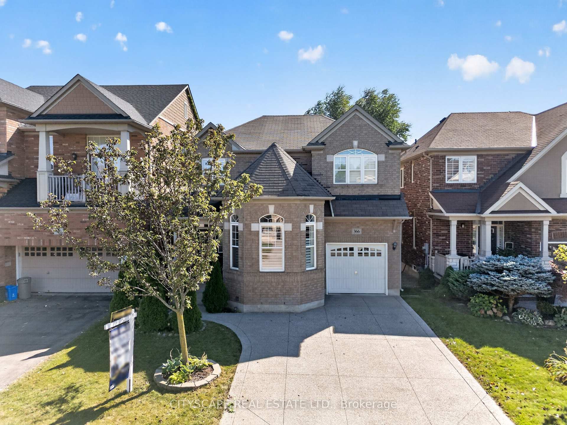 Photo 3 of 366 Montreal Circle, Hamilton, Stoney Creek — HOMEH