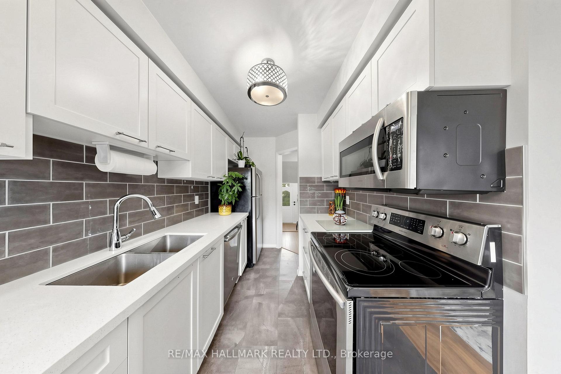 Photo 7 of 5 Evelyn Buck Lane, Aurora, Bayview Wellington — HOMEH