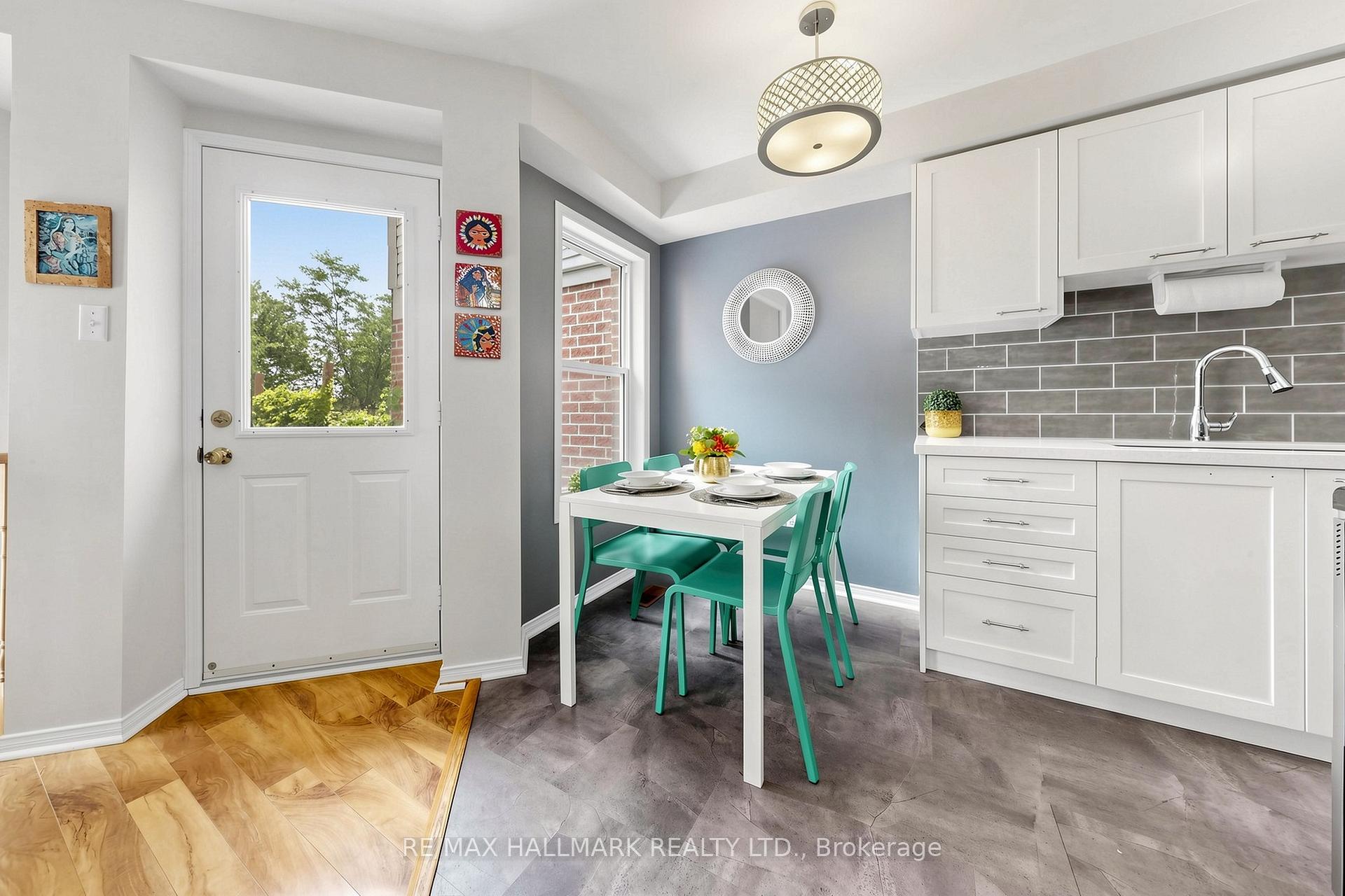 Photo 10 of 5 Evelyn Buck Lane, Aurora, Bayview Wellington — HOMEH