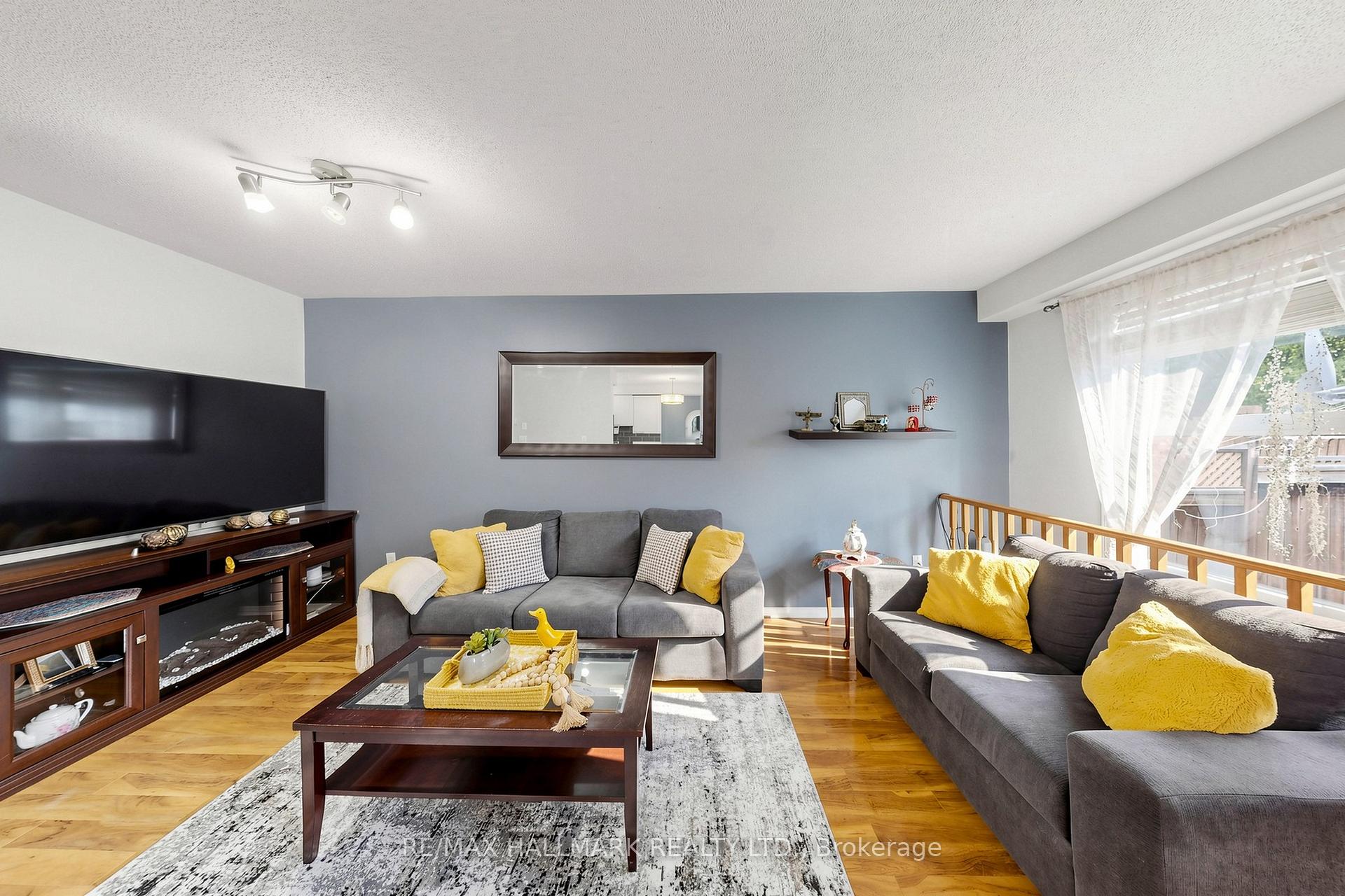 Photo 12 of 5 Evelyn Buck Lane, Aurora, Bayview Wellington — HOMEH