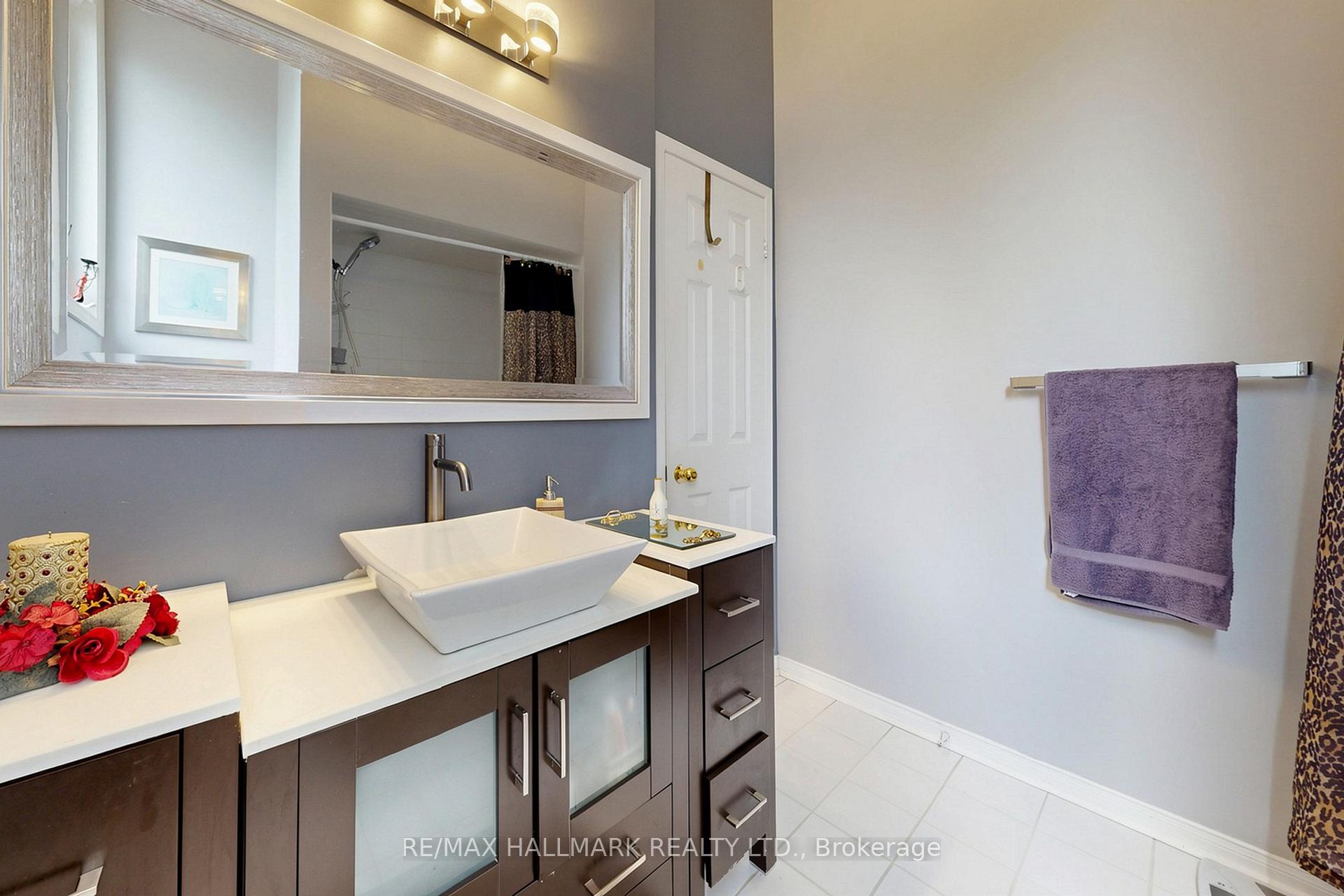 Photo 25 of 5 Evelyn Buck Lane, Aurora, Bayview Wellington — HOMEH