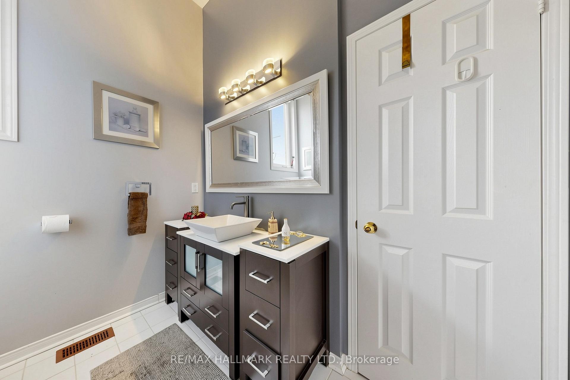 Photo 26 of 5 Evelyn Buck Lane, Aurora, Bayview Wellington — HOMEH